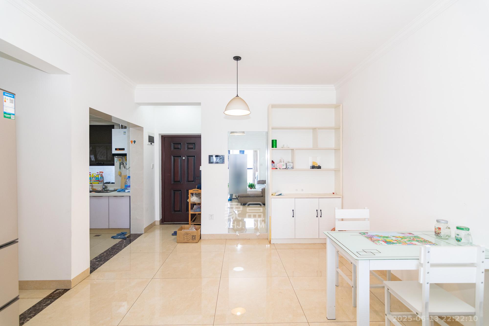 正荣财富中心 3室2厅1卫 68.0万 正荣财富中心 3室2厅1卫 68.0万客厅