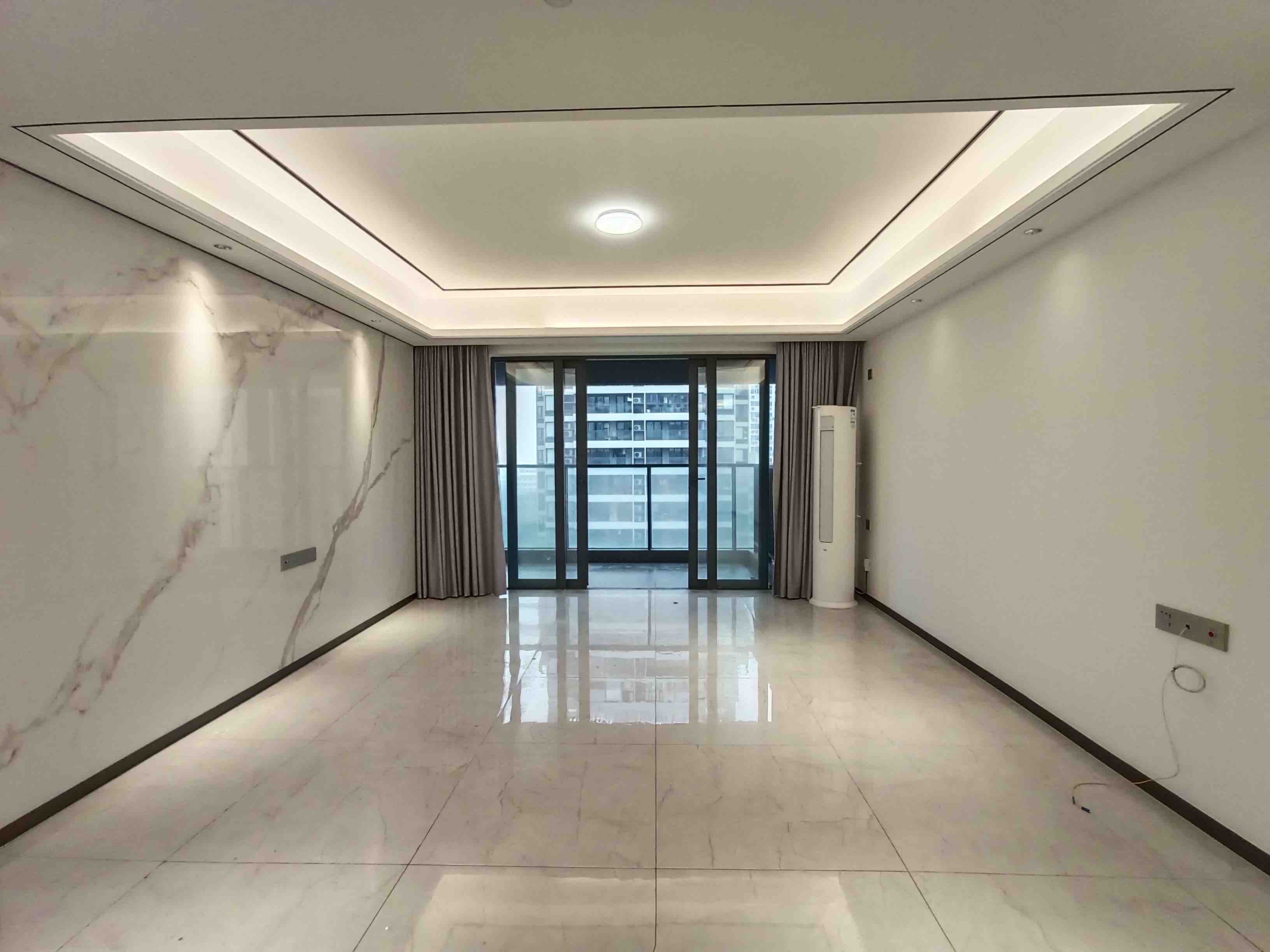 招商雍华府  4室2厅2卫    330.0万 招商雍华府  4室2厅2卫    330.0万客厅