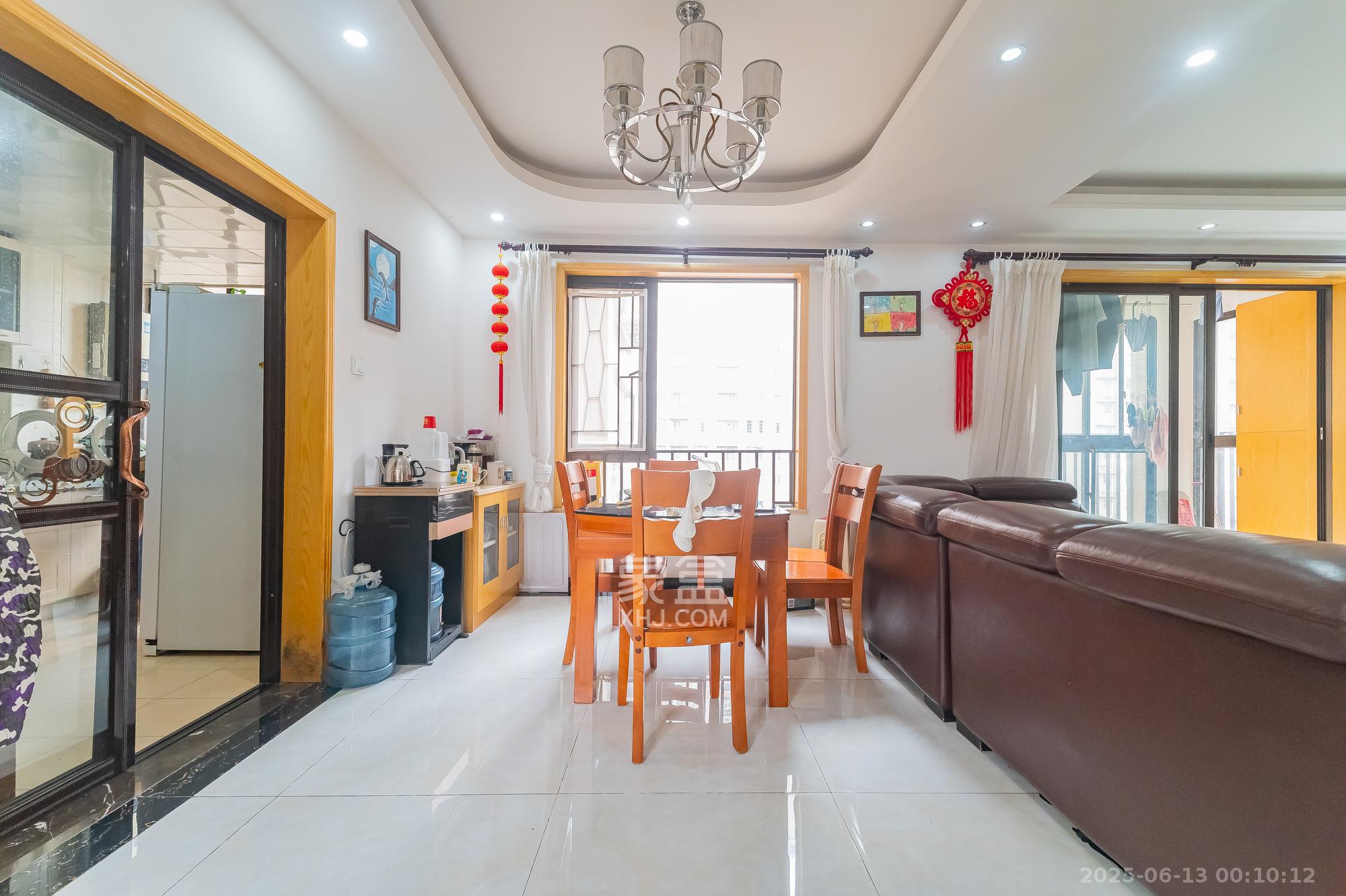 华润凤凰城三期  3室2厅2卫    100.0万 华润凤凰城三期  3室2厅2卫    100.0万客厅