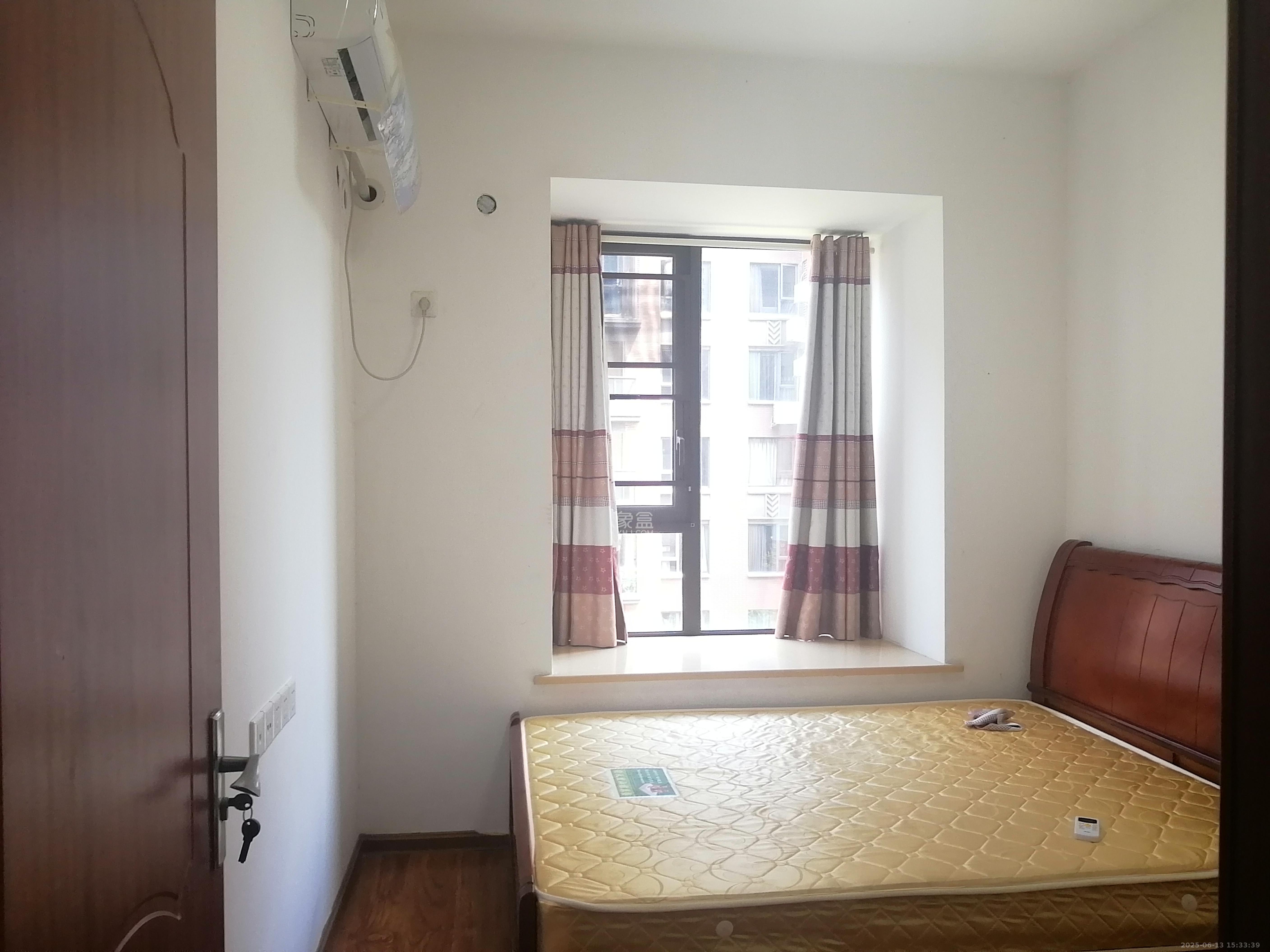 绿地公馆(绿地名邸) 3室2厅2卫 2400.0元/月 绿地公馆(绿地名邸) 3室2厅2卫 2400.0元/月室内图