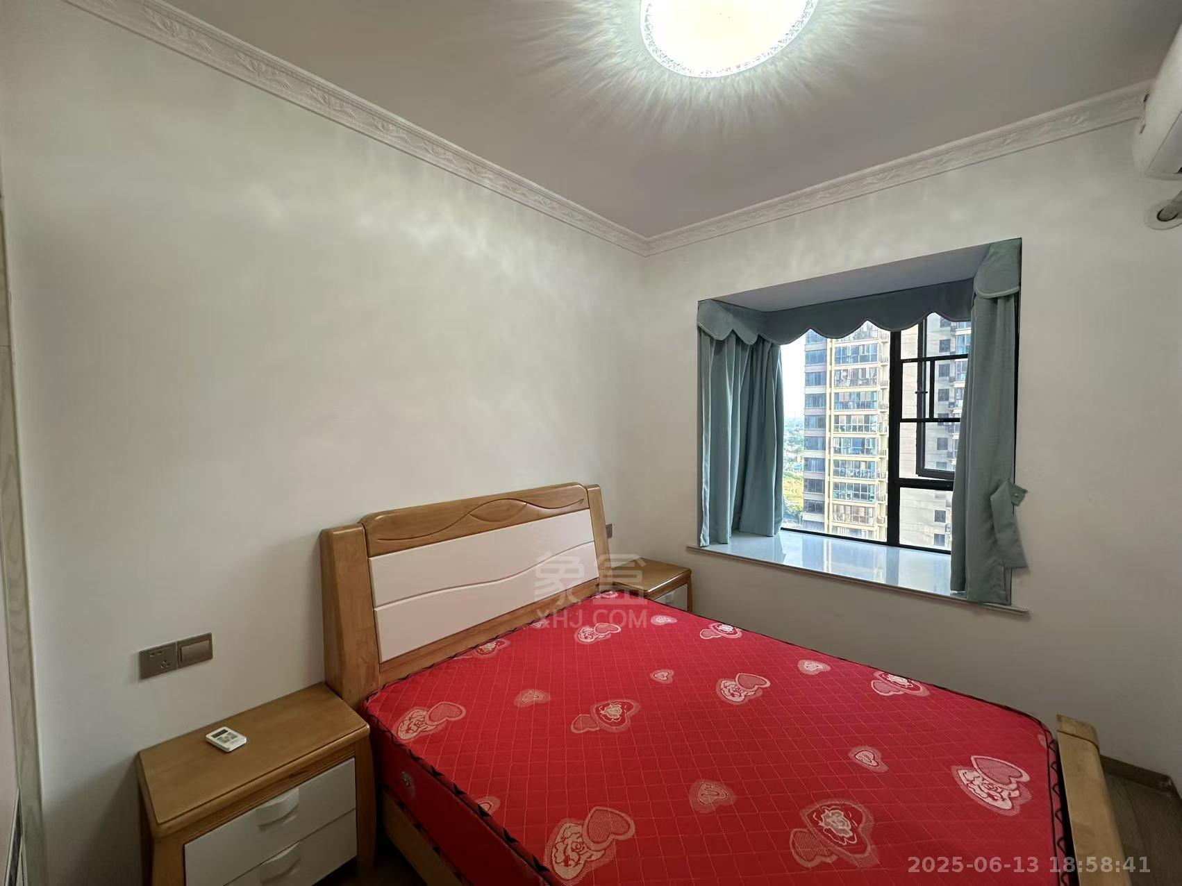 春藤小镇  3室2厅2卫    1800.0元/月室内图