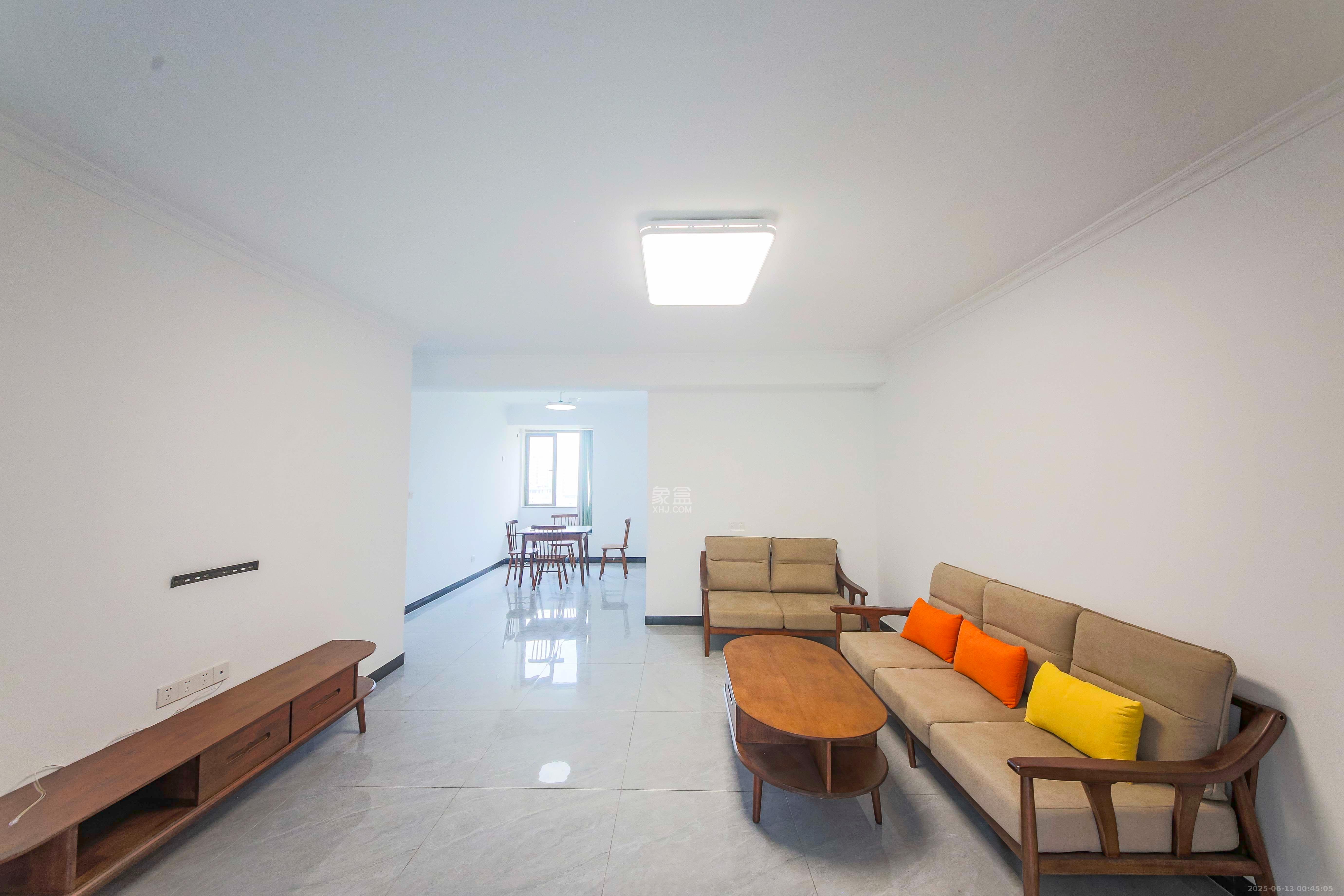 奥林匹克花园  3室2厅2卫    122.0万 奥林匹克花园  3室2厅2卫    122.0万客厅