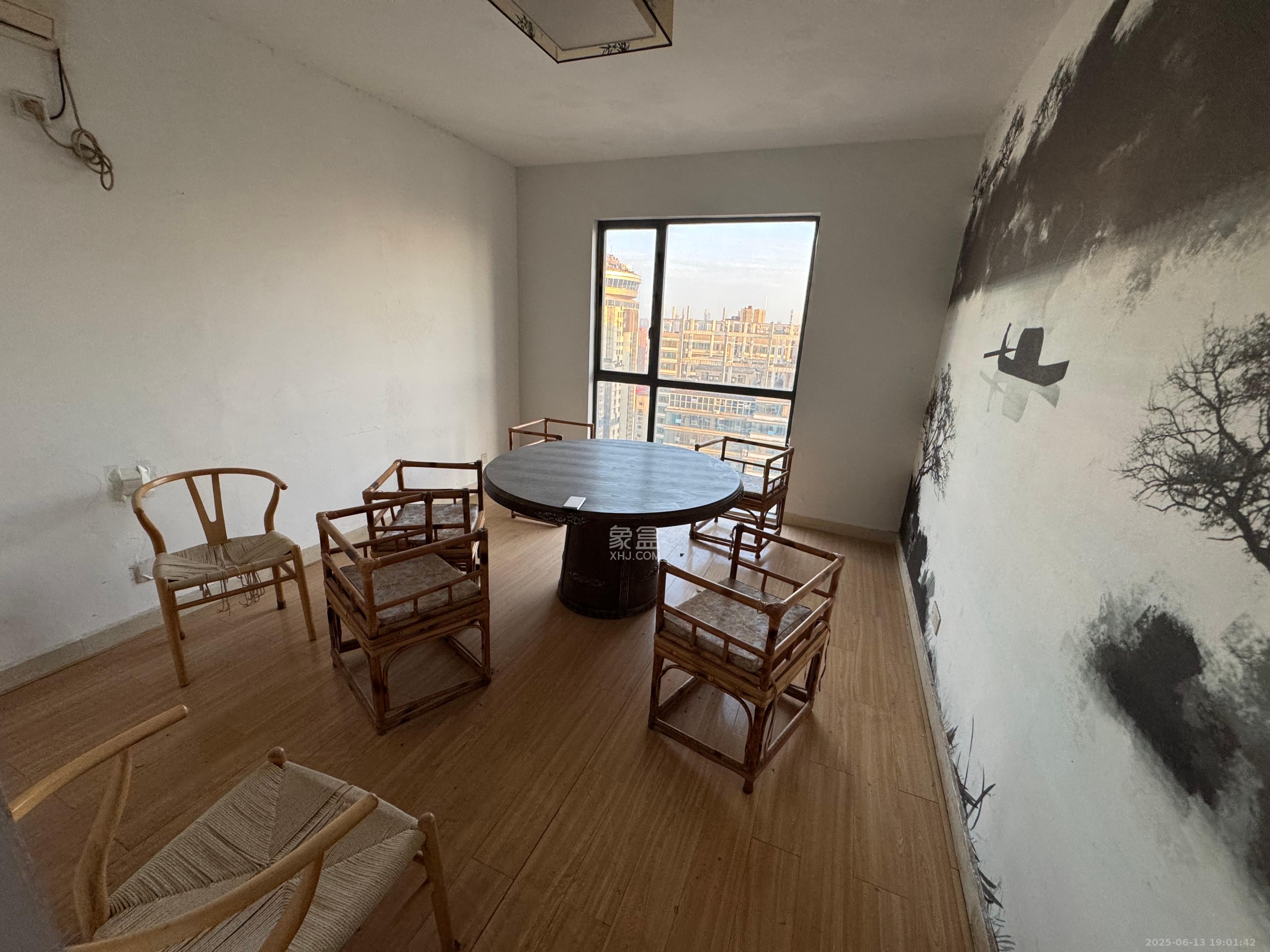 五一大道202(中环壹世界) 3室2厅2卫 5800.0元/月 五一大道202(中环壹世界) 3室2厅2卫 5800.0元/月室内图