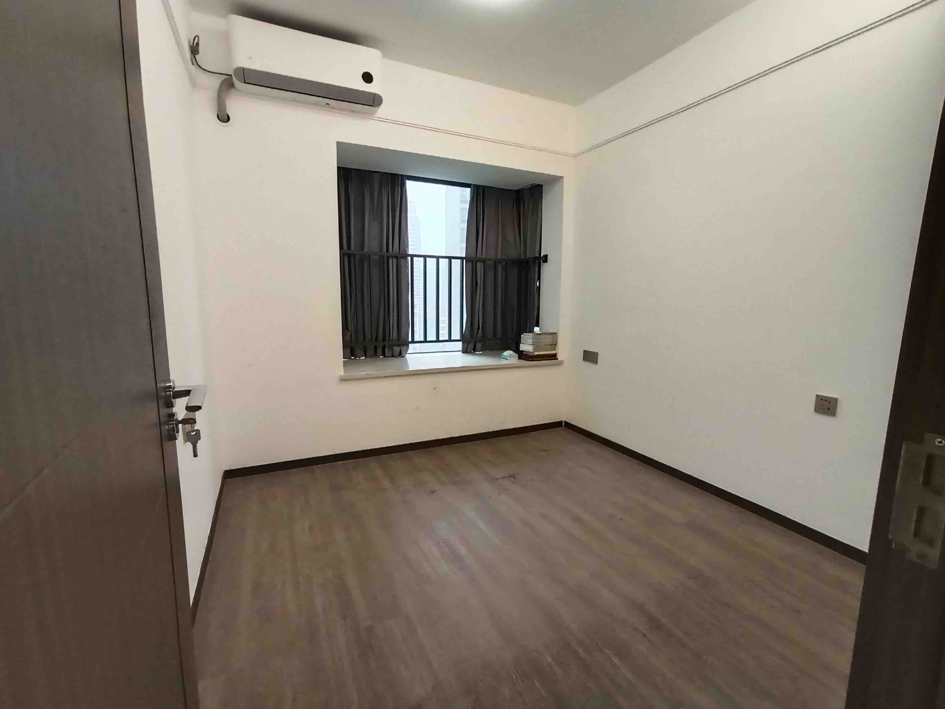 招商雍华府  4室2厅2卫    330.0万 招商雍华府  4室2厅2卫    330.0万客厅