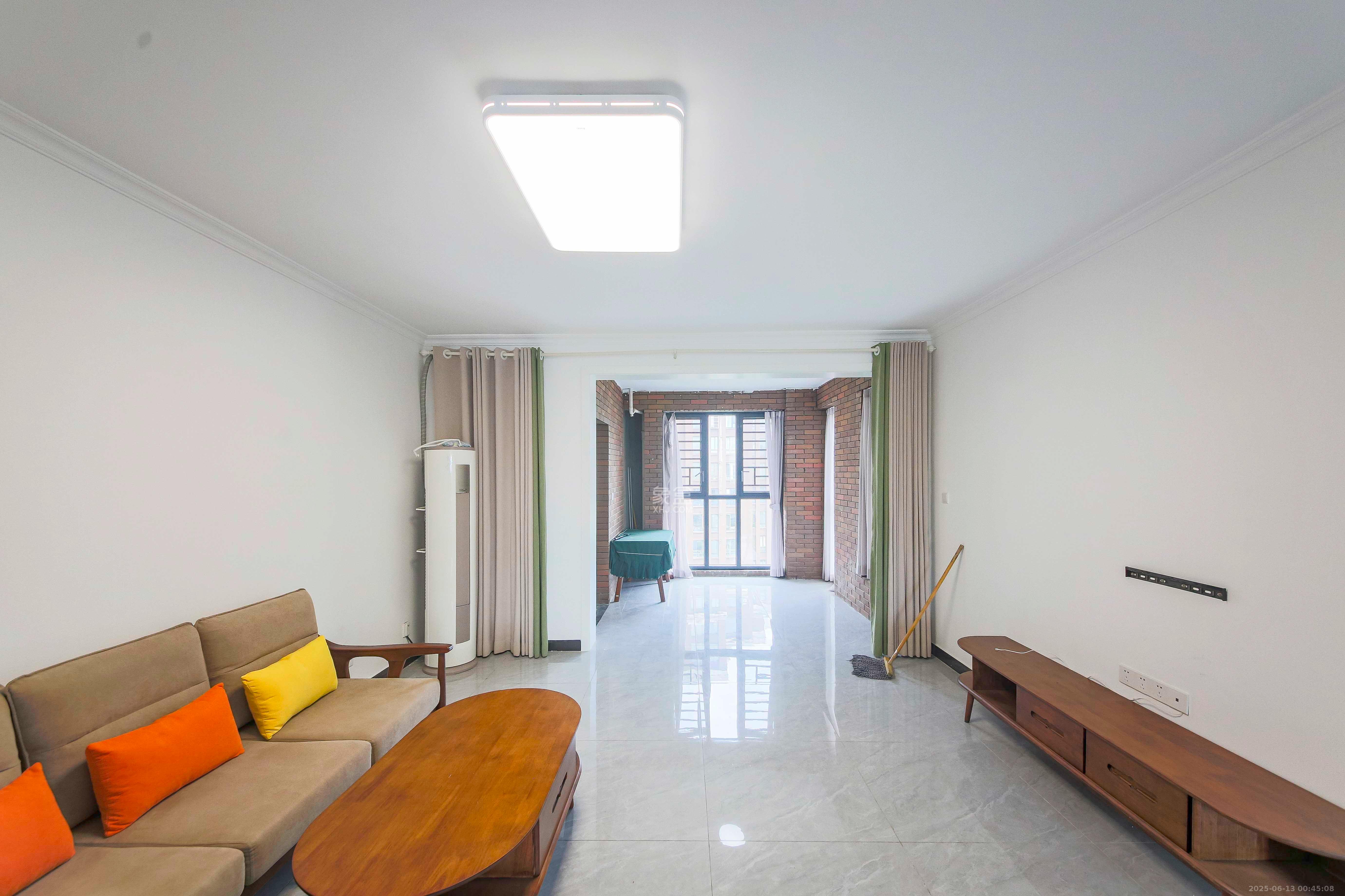 奥林匹克花园  3室2厅2卫    122.0万 奥林匹克花园  3室2厅2卫    122.0万客厅