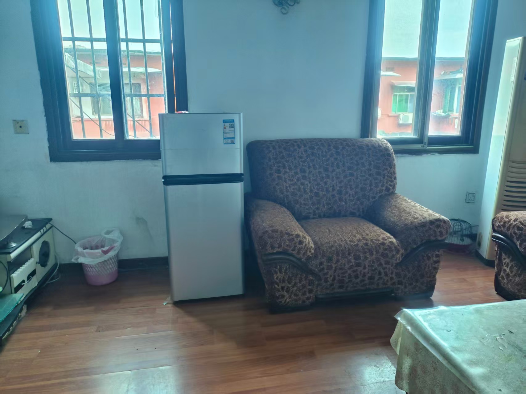 梓园社区(麻纺厂宿舍)  2室1厅1卫   800.00元/月室内图