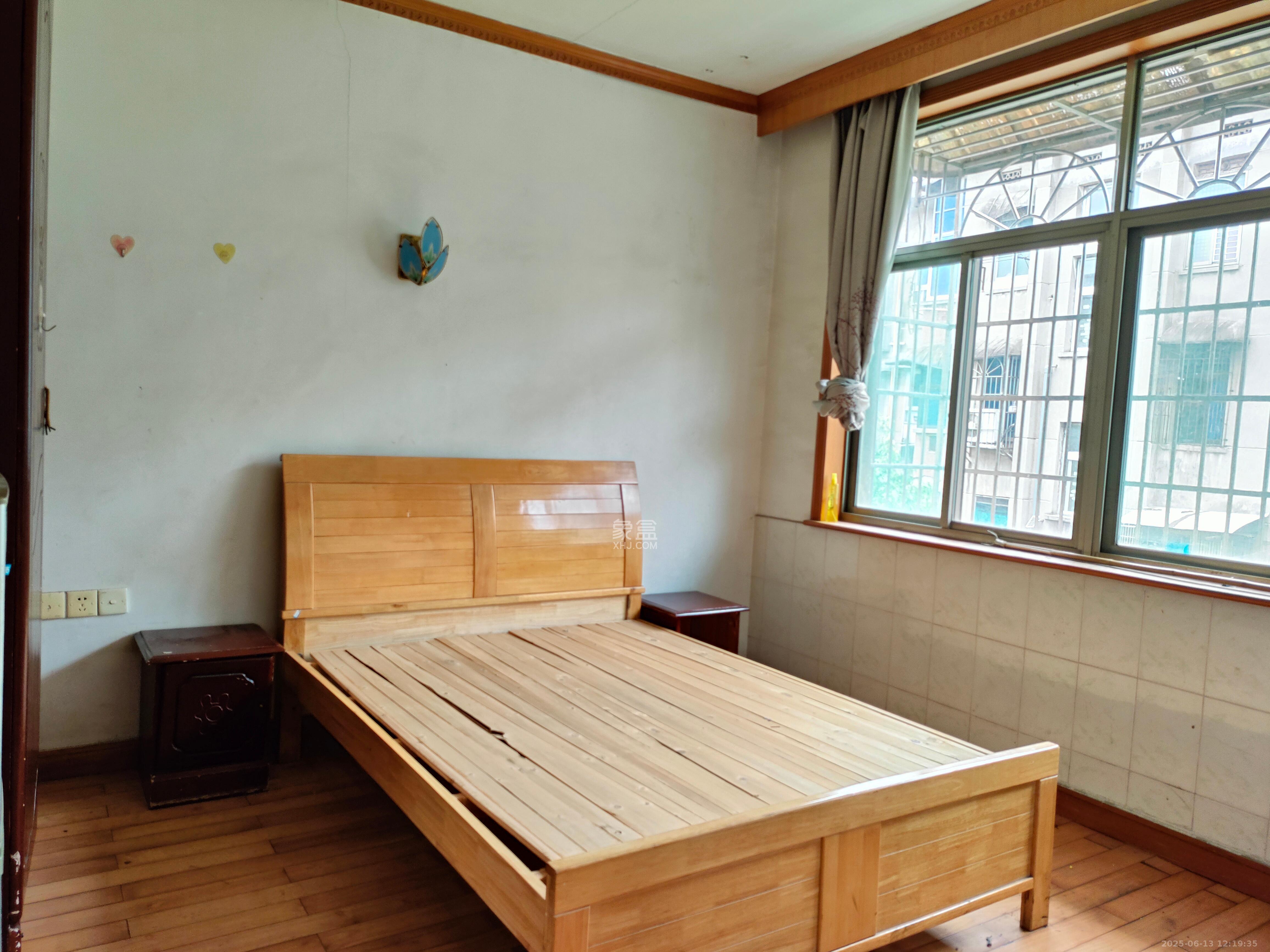 中建五局信和苑三区 4室1厅1卫 1500.0元/月 中建五局信和苑三区 4室1厅1卫 1500.0元/月室内图