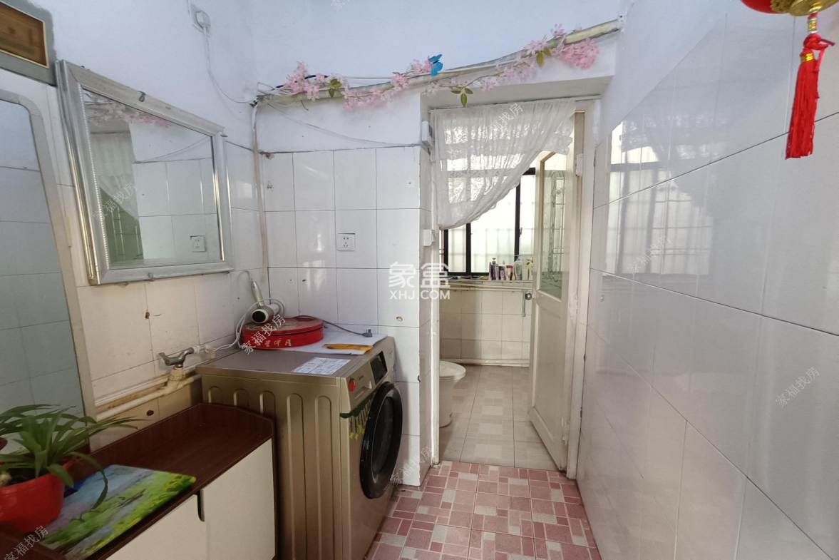 假发厂单位房 3室1厅1卫 31.0万 假发厂单位房 3室1厅1卫 31.0万客厅