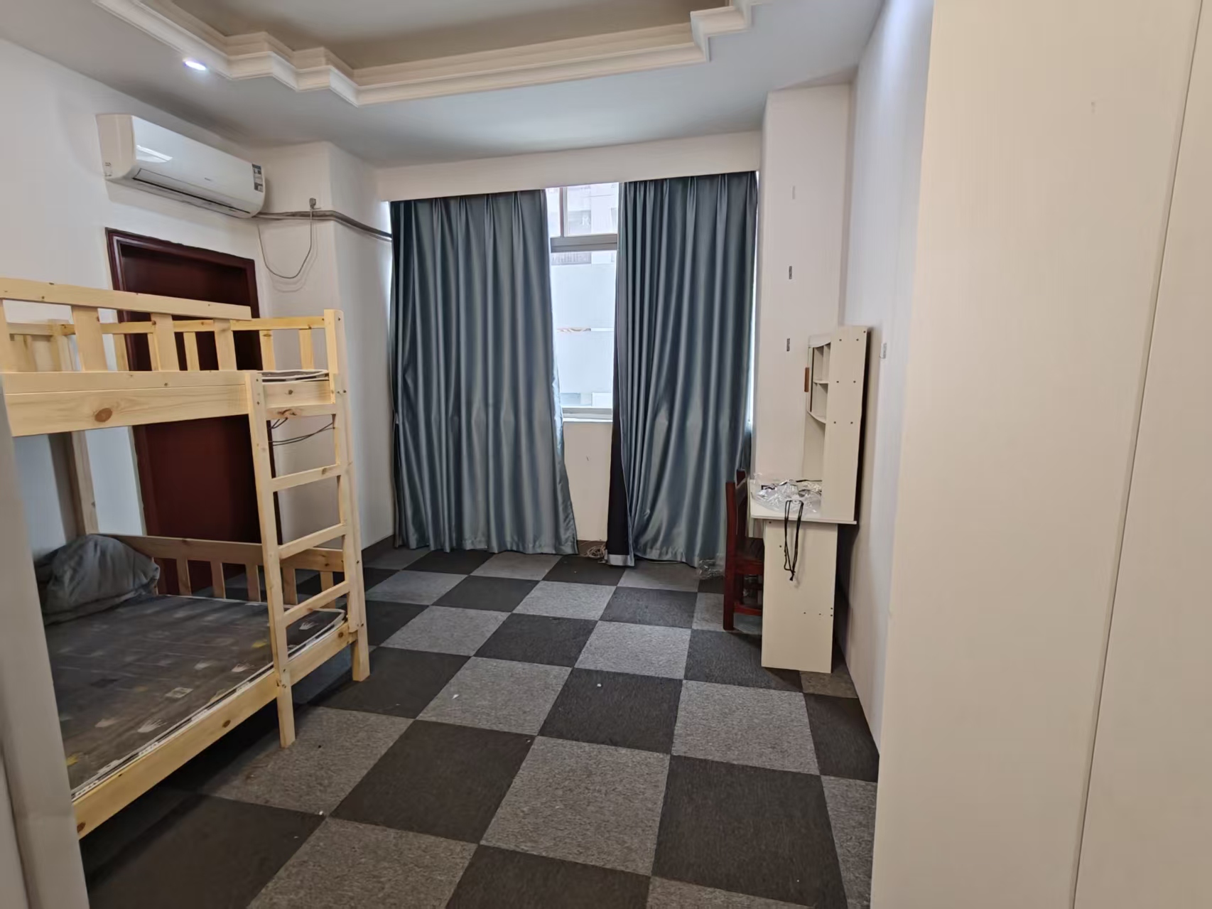 诚田大厦 3室2厅1卫 2500.0元/月 诚田大厦 3室2厅1卫 2500.0元/月室内图