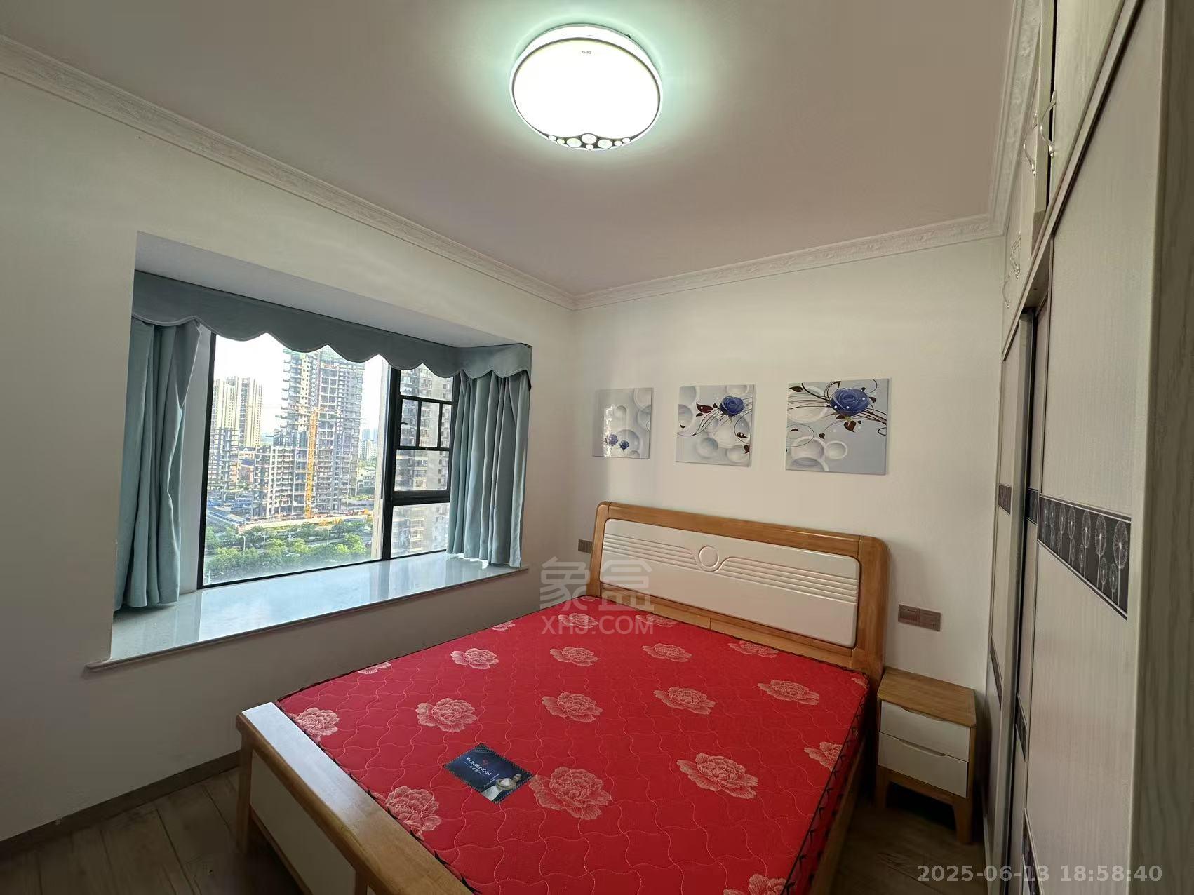 春藤小镇 3室2厅2卫 1800.0元/月 春藤小镇 3室2厅2卫 1800.0元/月室内图