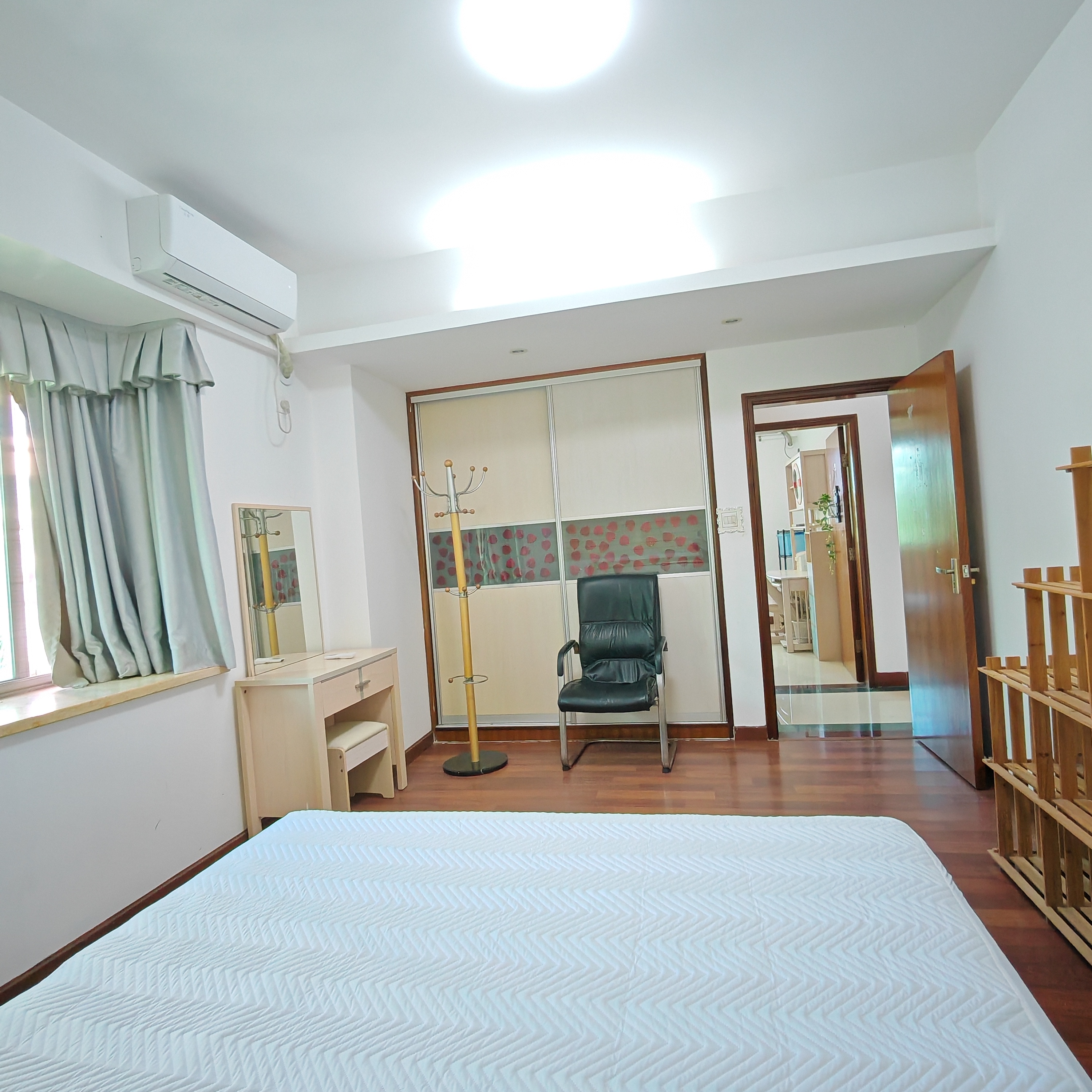 军区二所家属  3室2厅1卫    2300.0元/月室内图