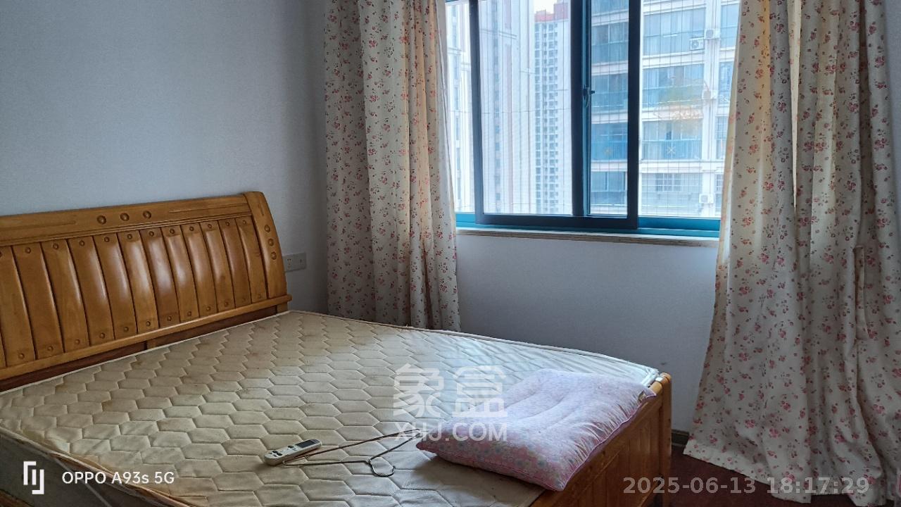 蝴蝶谷  3室2厅1卫   1700.00元/月室内图