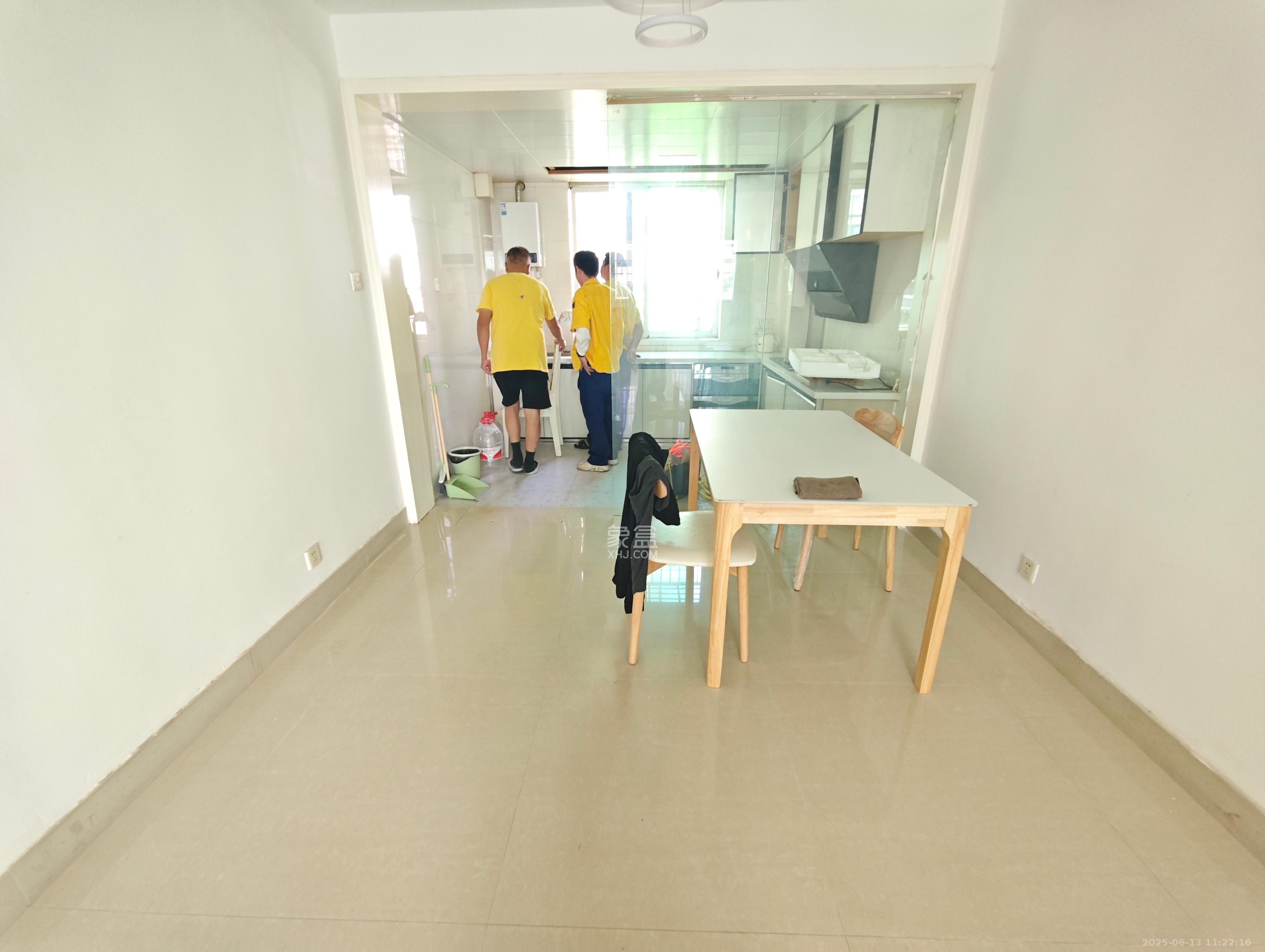 狮子岭  4室2厅2卫   2800.00元/月室内图