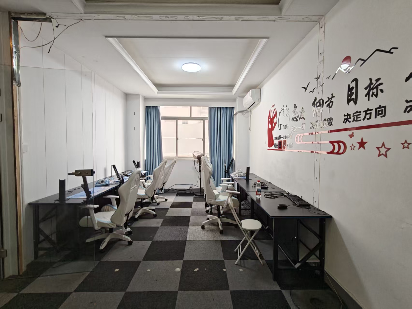 诚田大厦 3室2厅1卫 2500.0元/月 诚田大厦 3室2厅1卫 2500.0元/月室内图