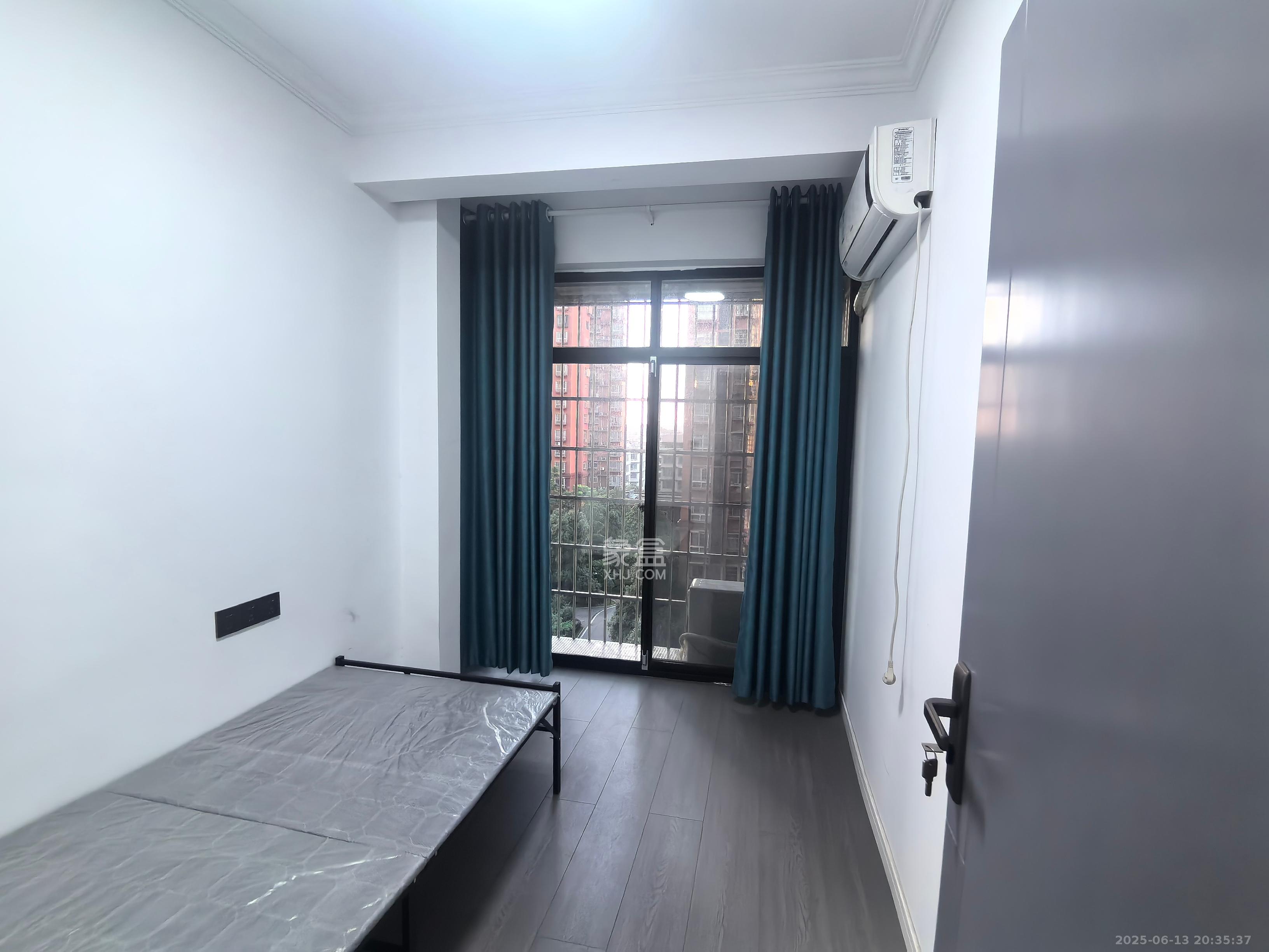 凯富南方鑫城 4室2厅2卫 3500.0元/月 凯富南方鑫城 4室2厅2卫 3500.0元/月室内图