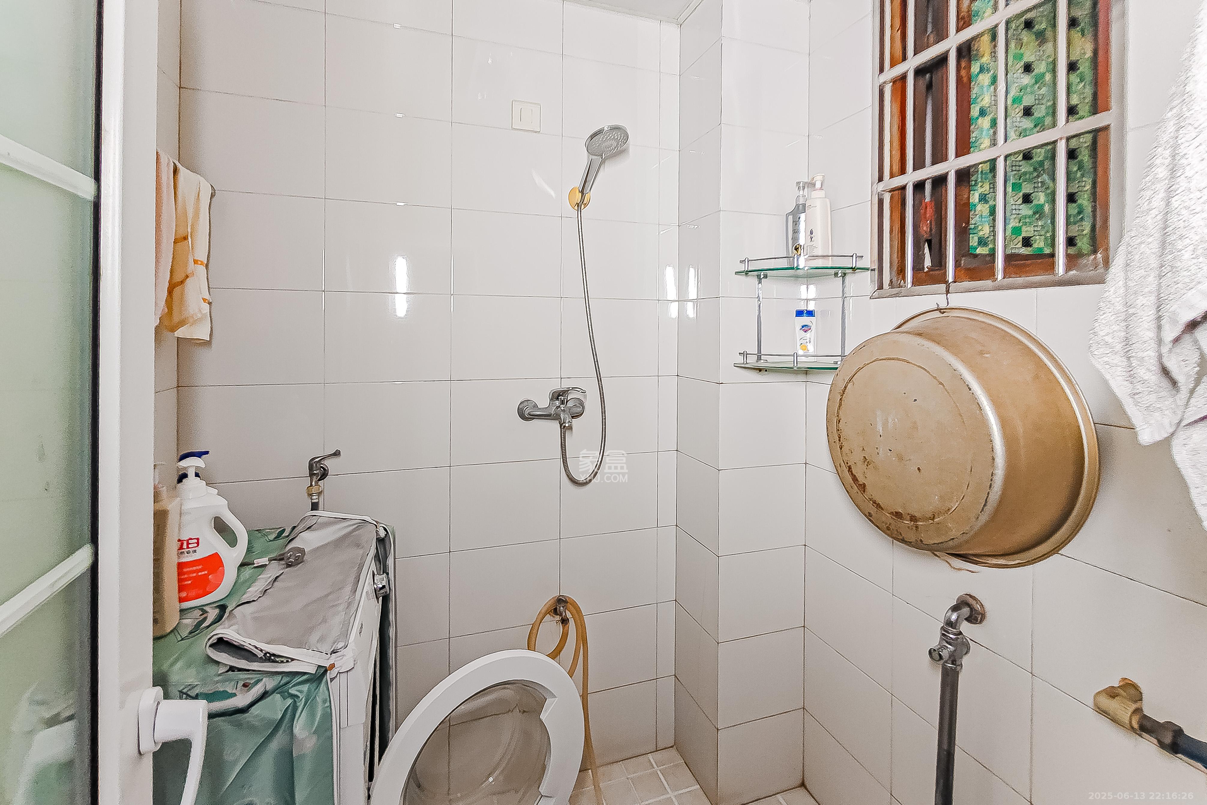 鑫溪大厦 2室1厅1卫 76.0万 鑫溪大厦 2室1厅1卫 76.0万卫生间