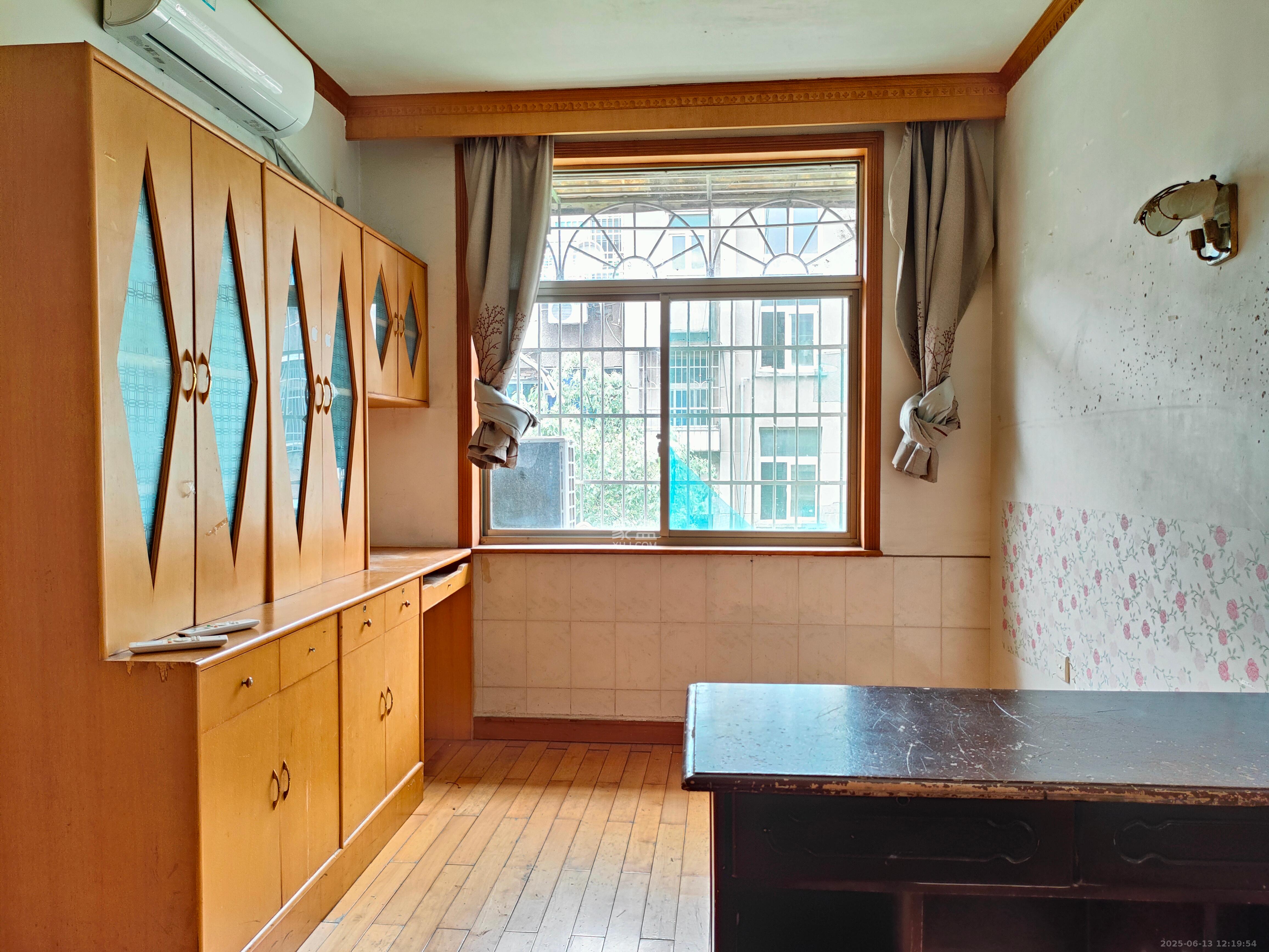 中建五局信和苑三区 4室1厅1卫 1500.0元/月 中建五局信和苑三区 4室1厅1卫 1500.0元/月室内图