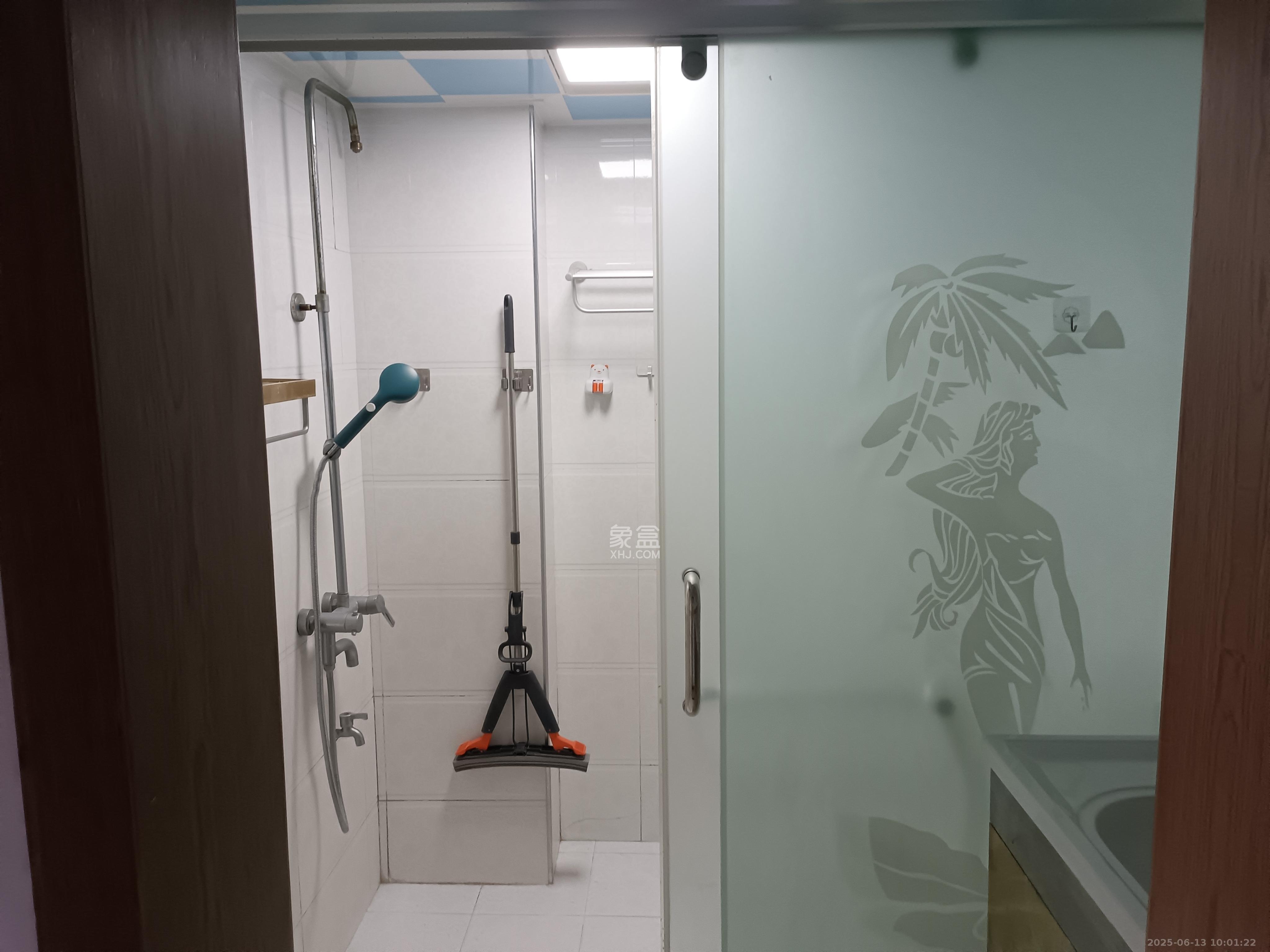 湘府9号  2室1厅1卫    2300.0元/月室内图