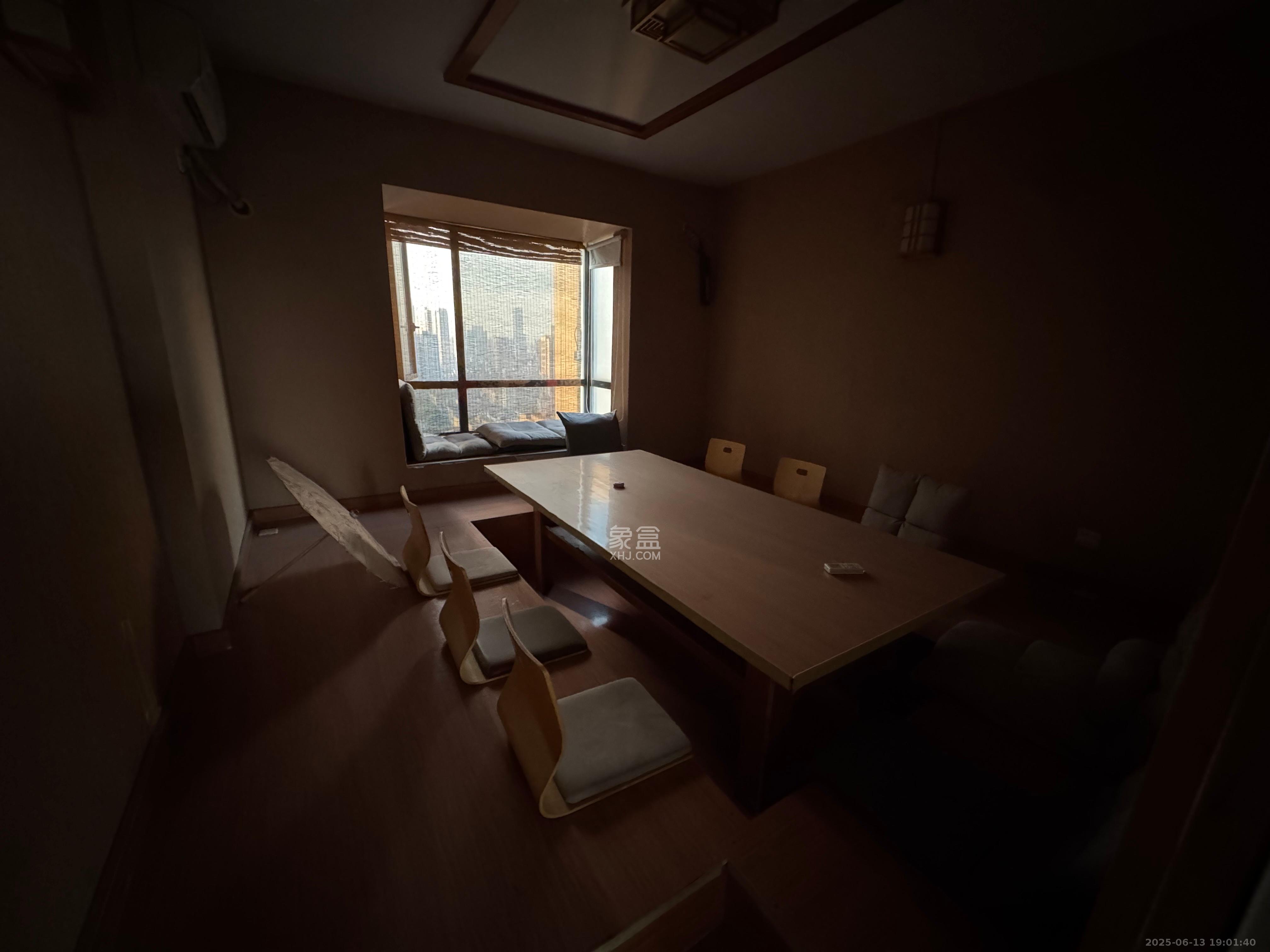 五一大道202(中环壹世界) 3室2厅2卫 5800.0元/月 五一大道202(中环壹世界) 3室2厅2卫 5800.0元/月室内图