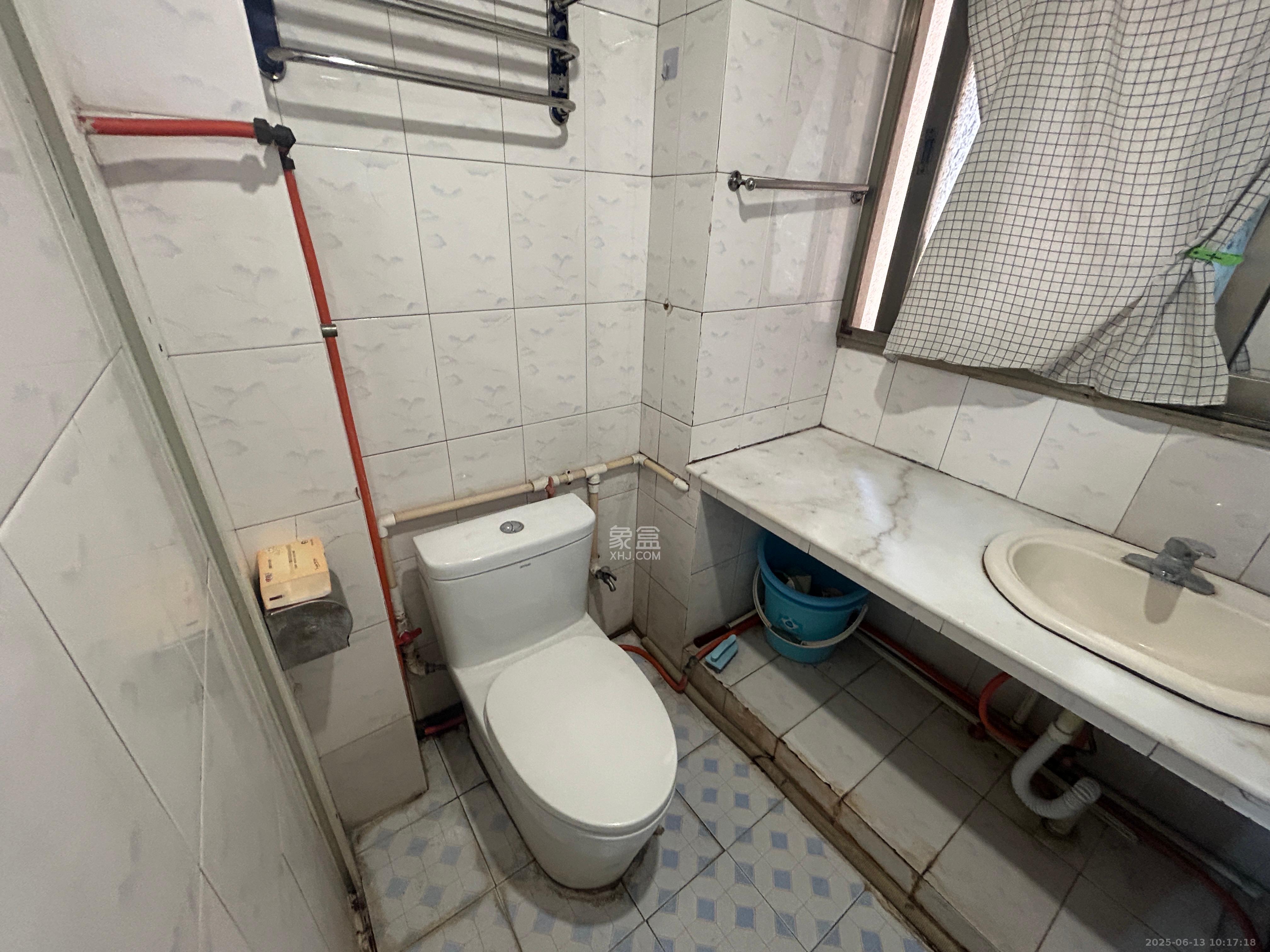 中南石油局宿舍 3室1厅1卫 2400.0元/月 中南石油局宿舍 3室1厅1卫 2400.0元/月室内图