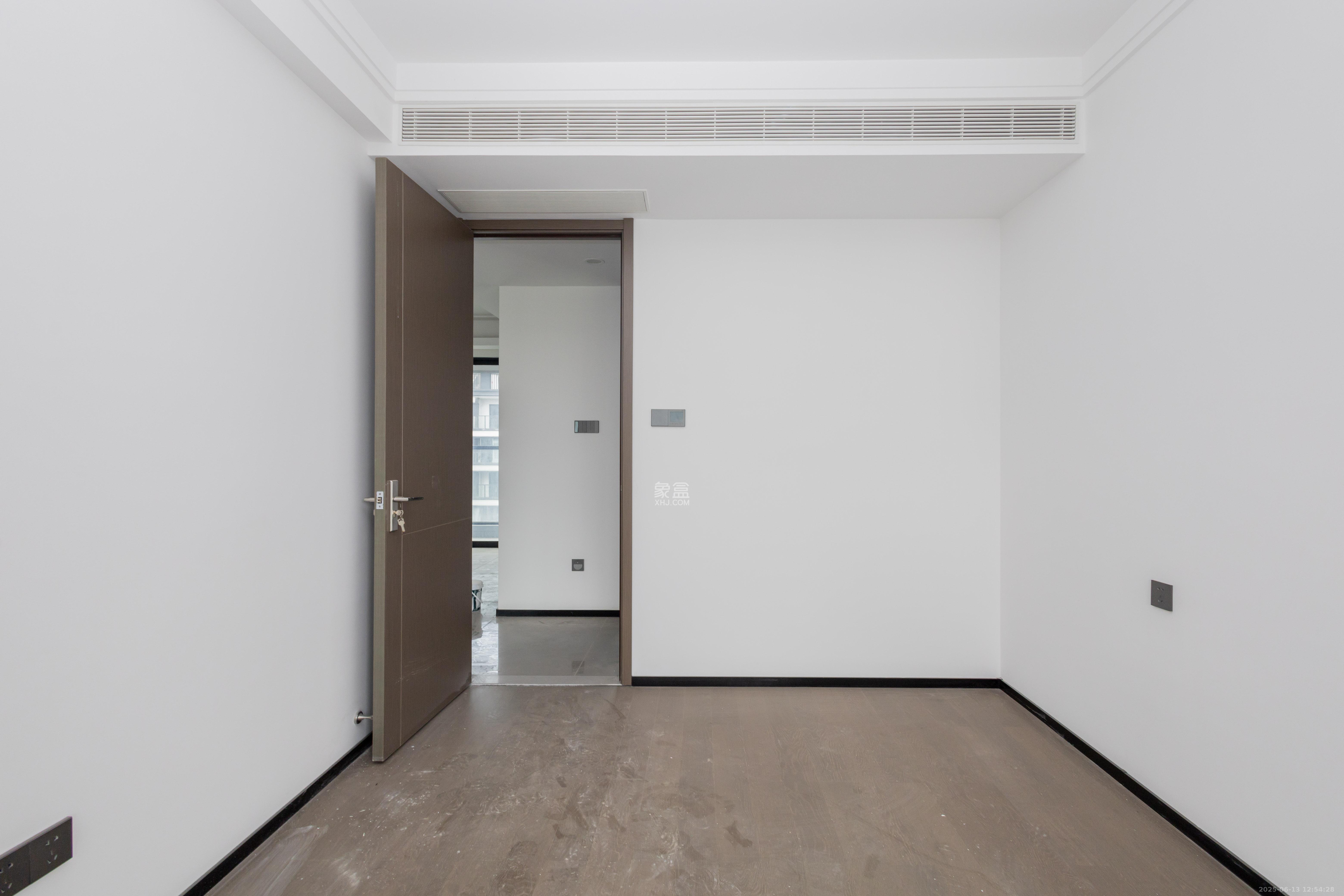 美的云樾 4室2厅2卫 190.0万 美的云樾 4室2厅2卫 190.0万卧室