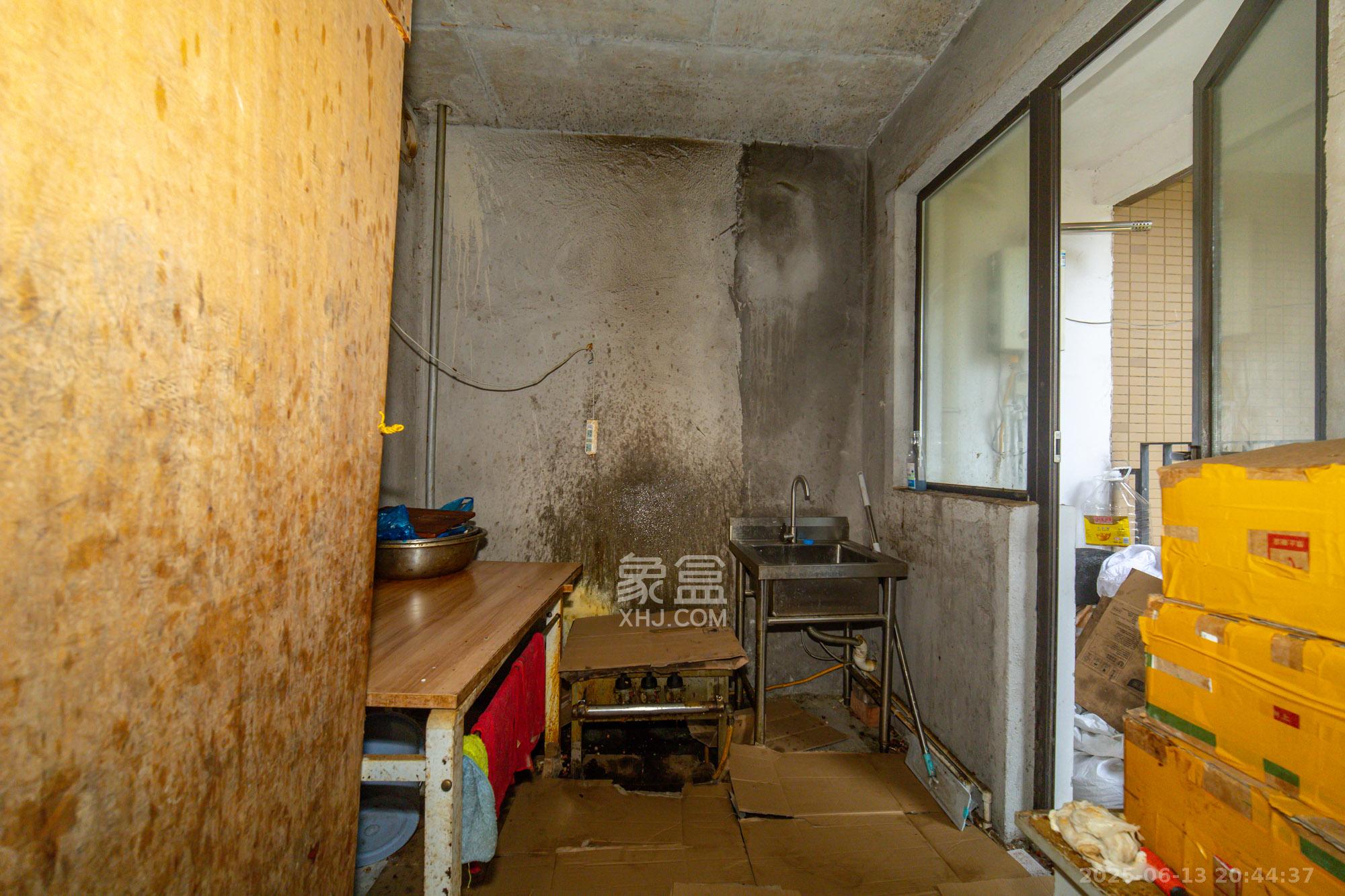 华润凤凰城三期 3室2厅2卫 86.0万 华润凤凰城三期 3室2厅2卫 86.0万厨房