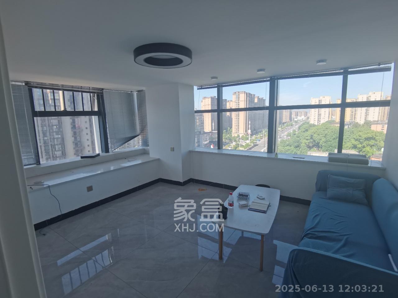 裕天国际商汇中心 1室1厅1卫 3200.0元/月 裕天国际商汇中心 1室1厅1卫 3200.0元/月室内图