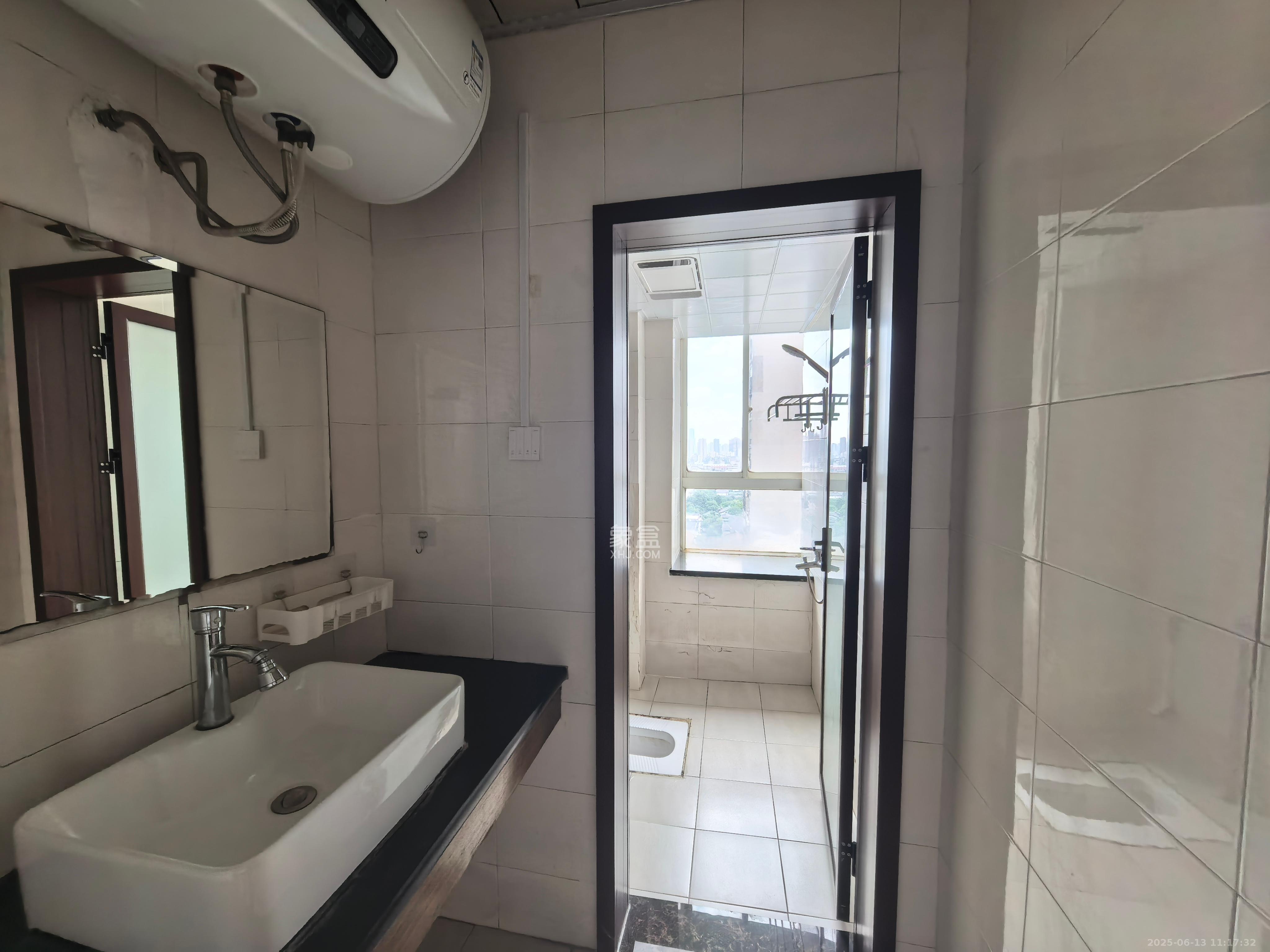 新楚天扶华庭 4室2厅2卫 3500.0元/月 新楚天扶华庭 4室2厅2卫 3500.0元/月室内图