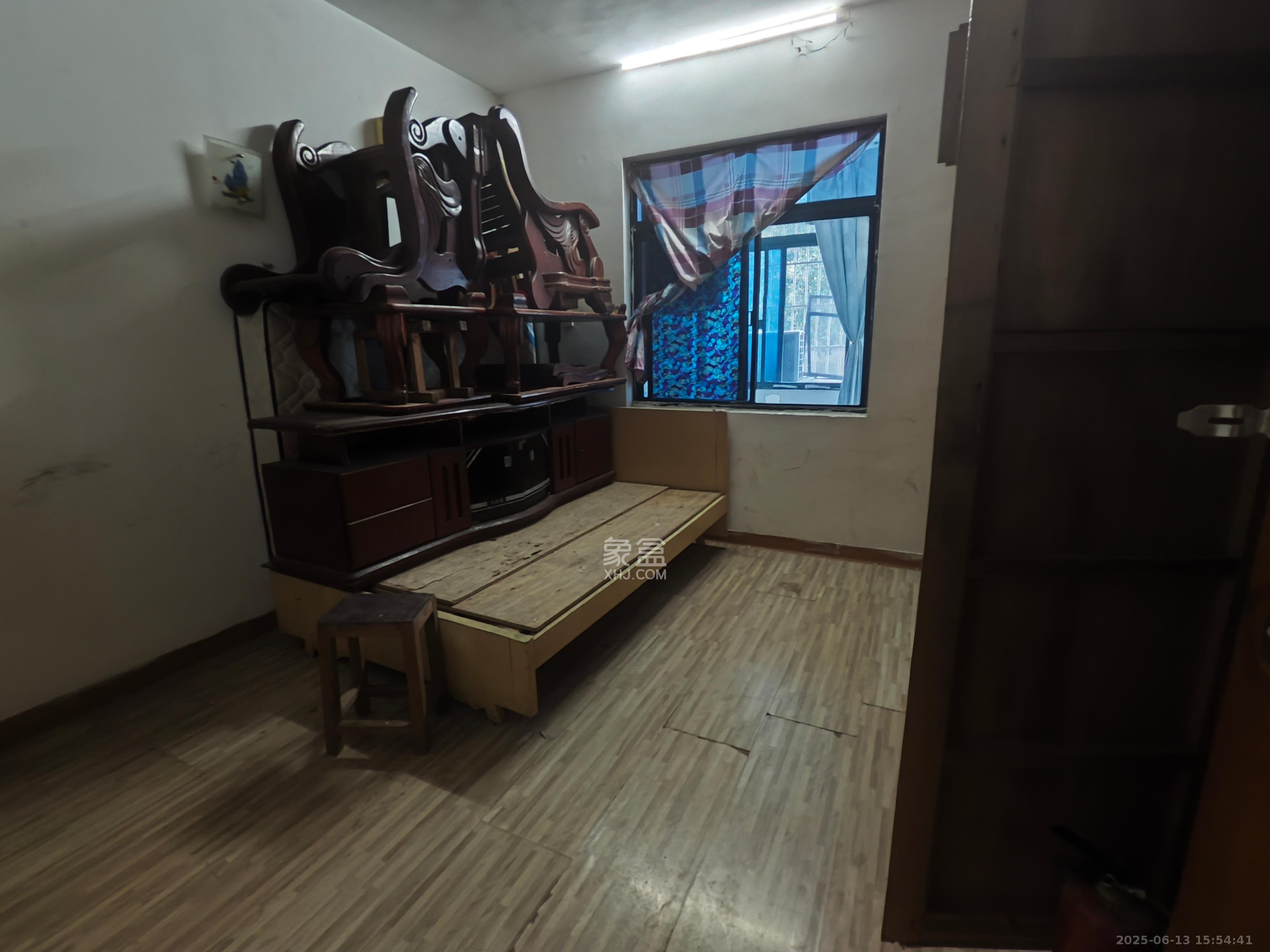 长鑫美树园 2室1厅1卫 1300.0元/月 长鑫美树园 2室1厅1卫 1300.0元/月室内图