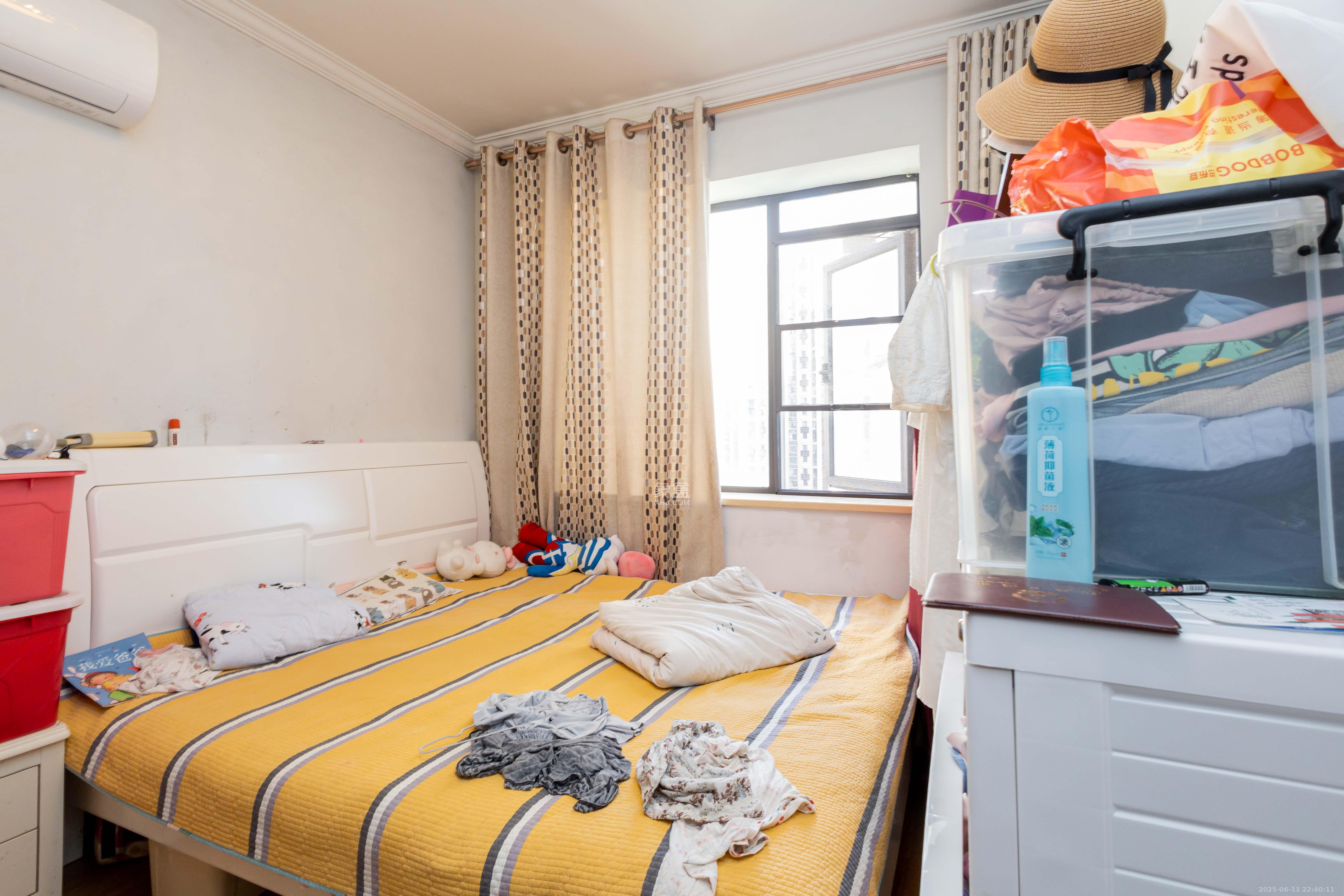 东方美地  3室2厅2卫    62.8万卧室