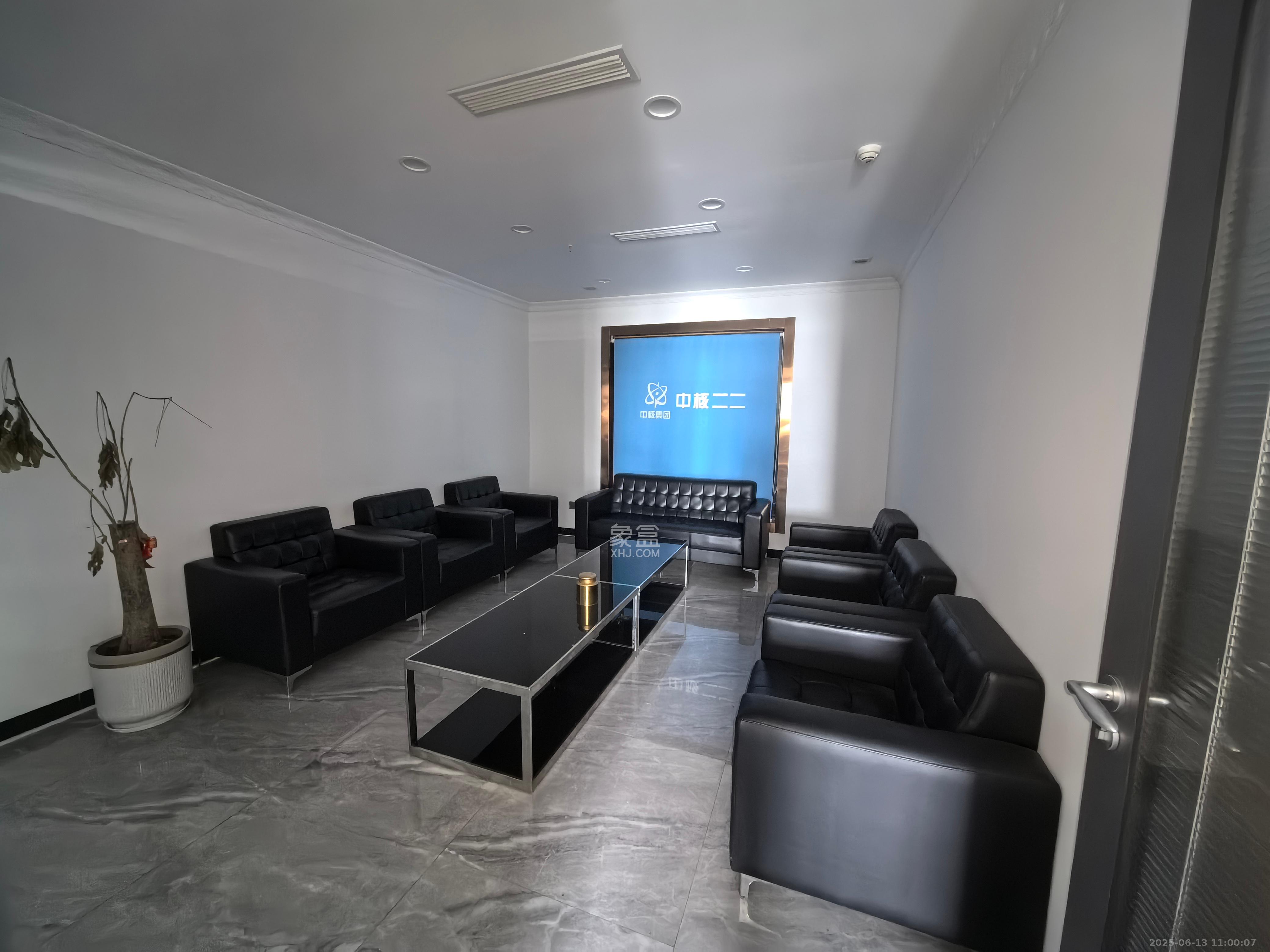 新兴企业中心   280.0㎡      8000.0元/月室内图