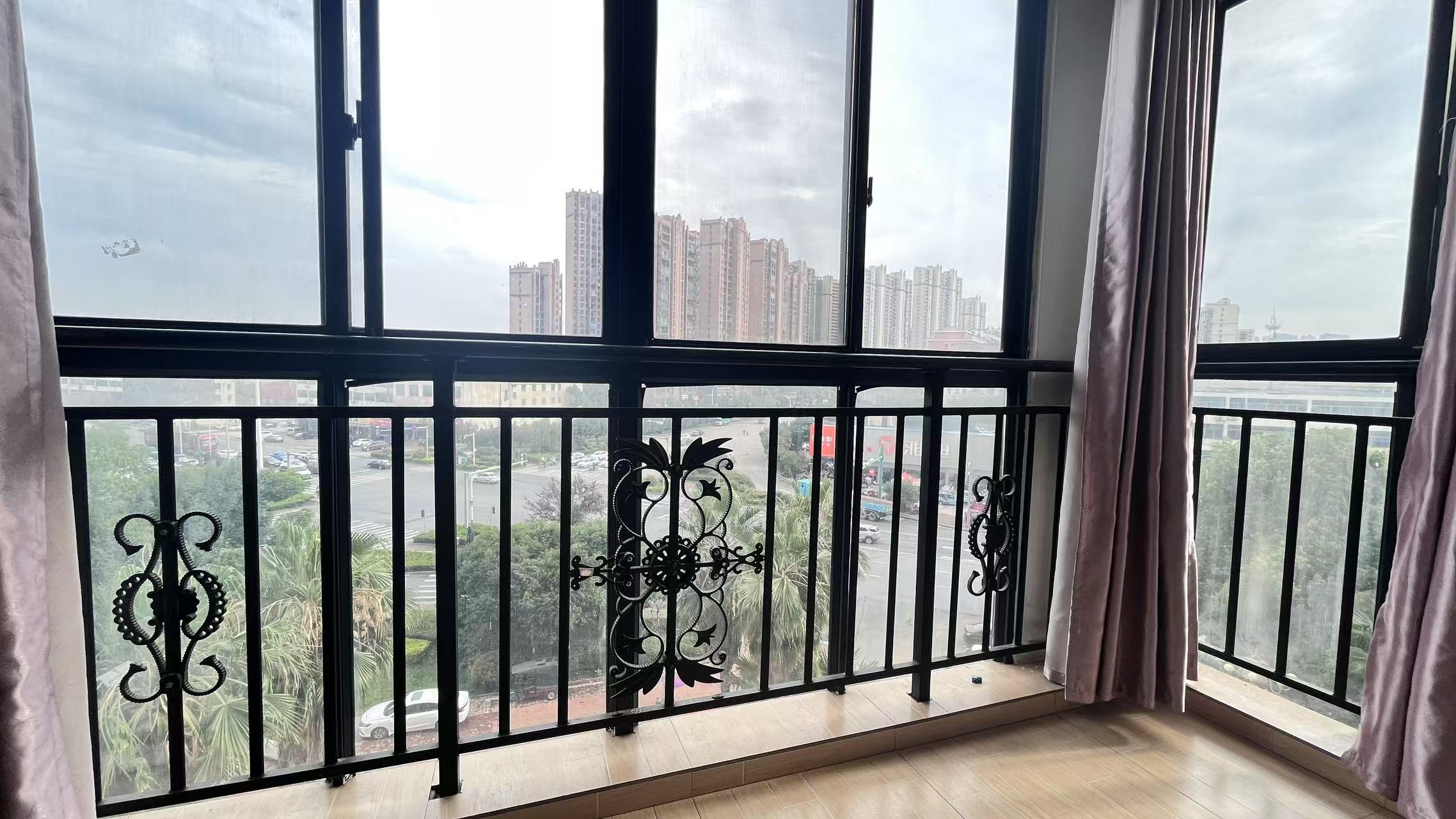 东方新城  2室2厅1卫   1200.00元/月室内图