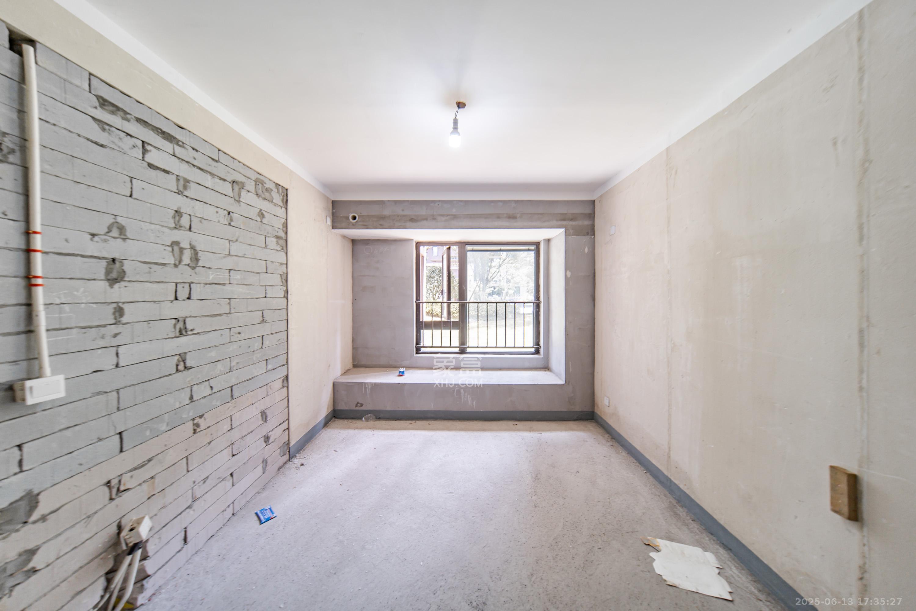 建发电建江山悦  4室2厅2卫   120.00万卧室