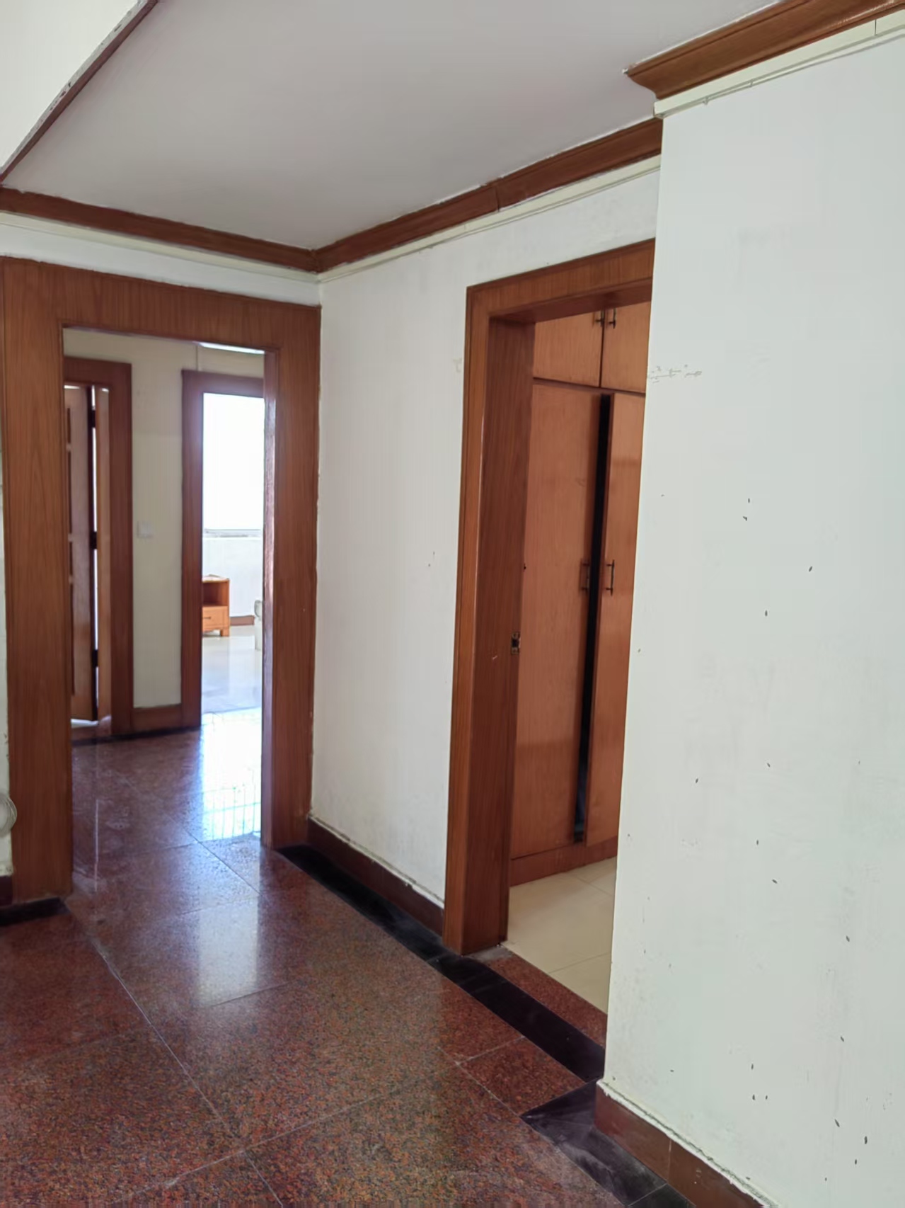 九都大厦 3室2厅2卫 2400.0元/月 九都大厦 3室2厅2卫 2400.0元/月室内图