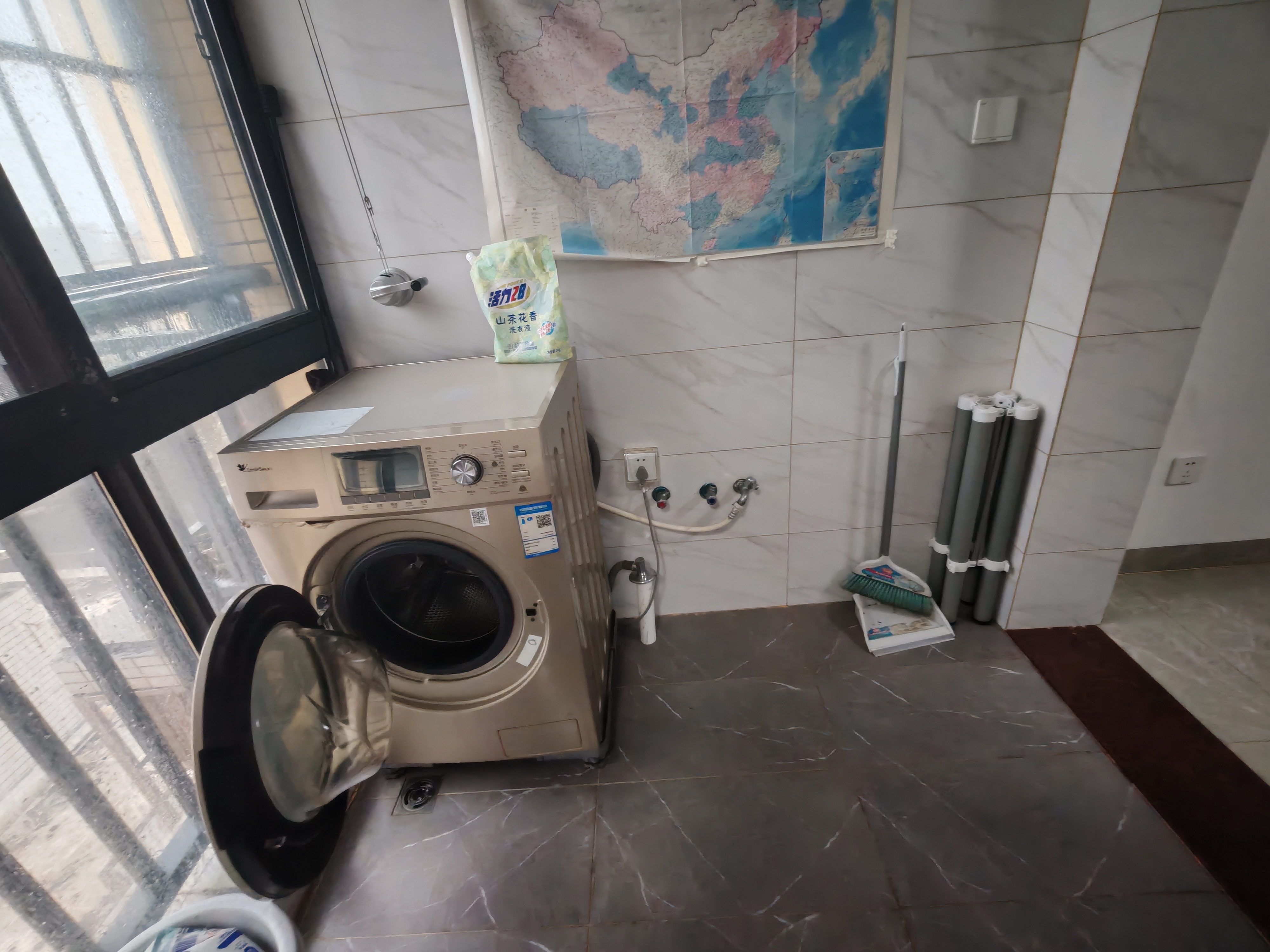 美丽华居 2室2厅1卫 86.0万 美丽华居 2室2厅1卫 86.0万客厅