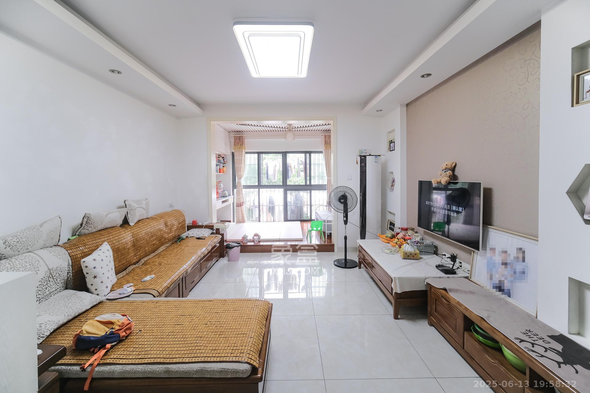 山水湾  3室2厅2卫    95.0万 山水湾  3室2厅2卫    95.0万客厅