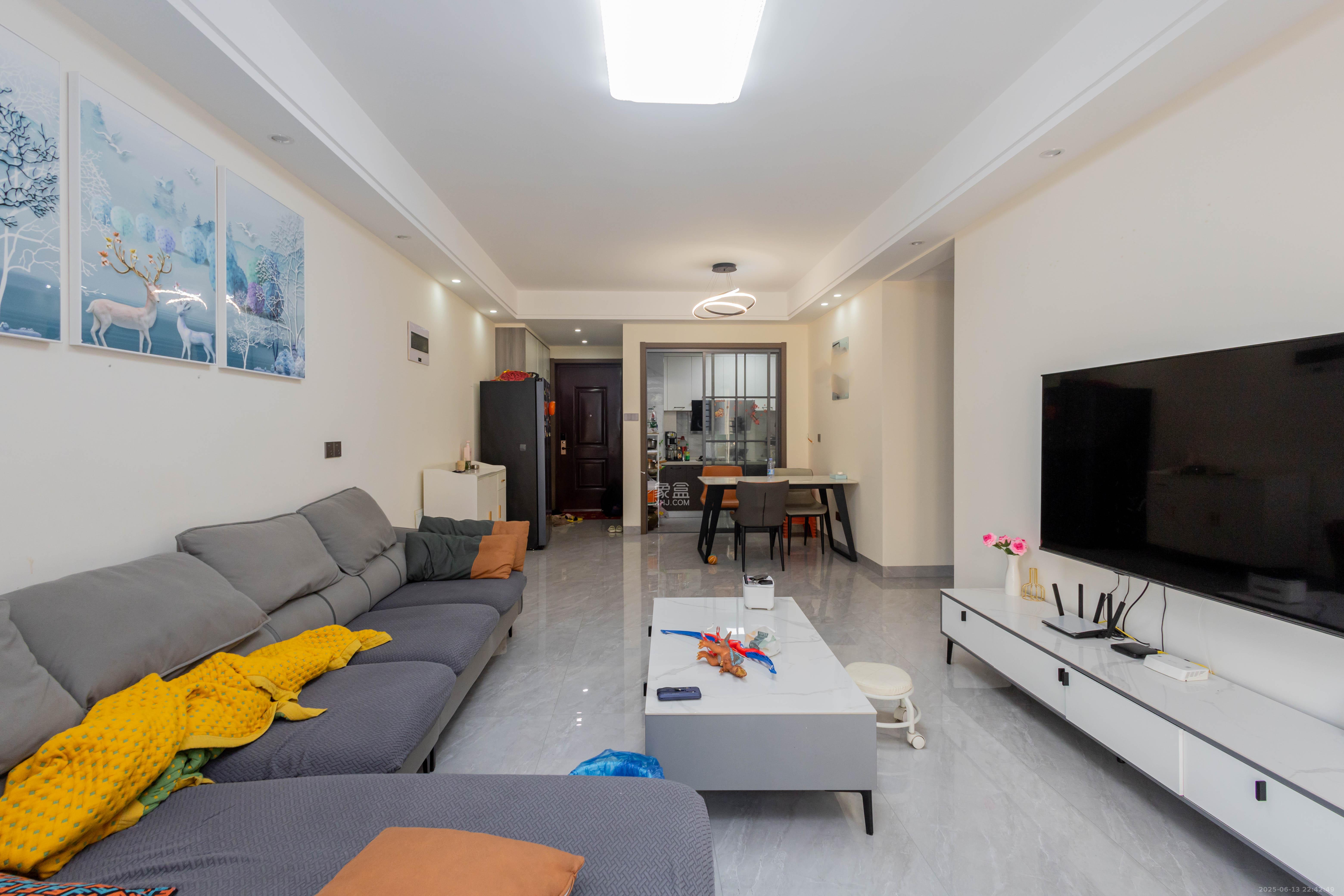 旭辉汇樾城 3室2厅1卫 105.0万 旭辉汇樾城 3室2厅1卫 105.0万客厅