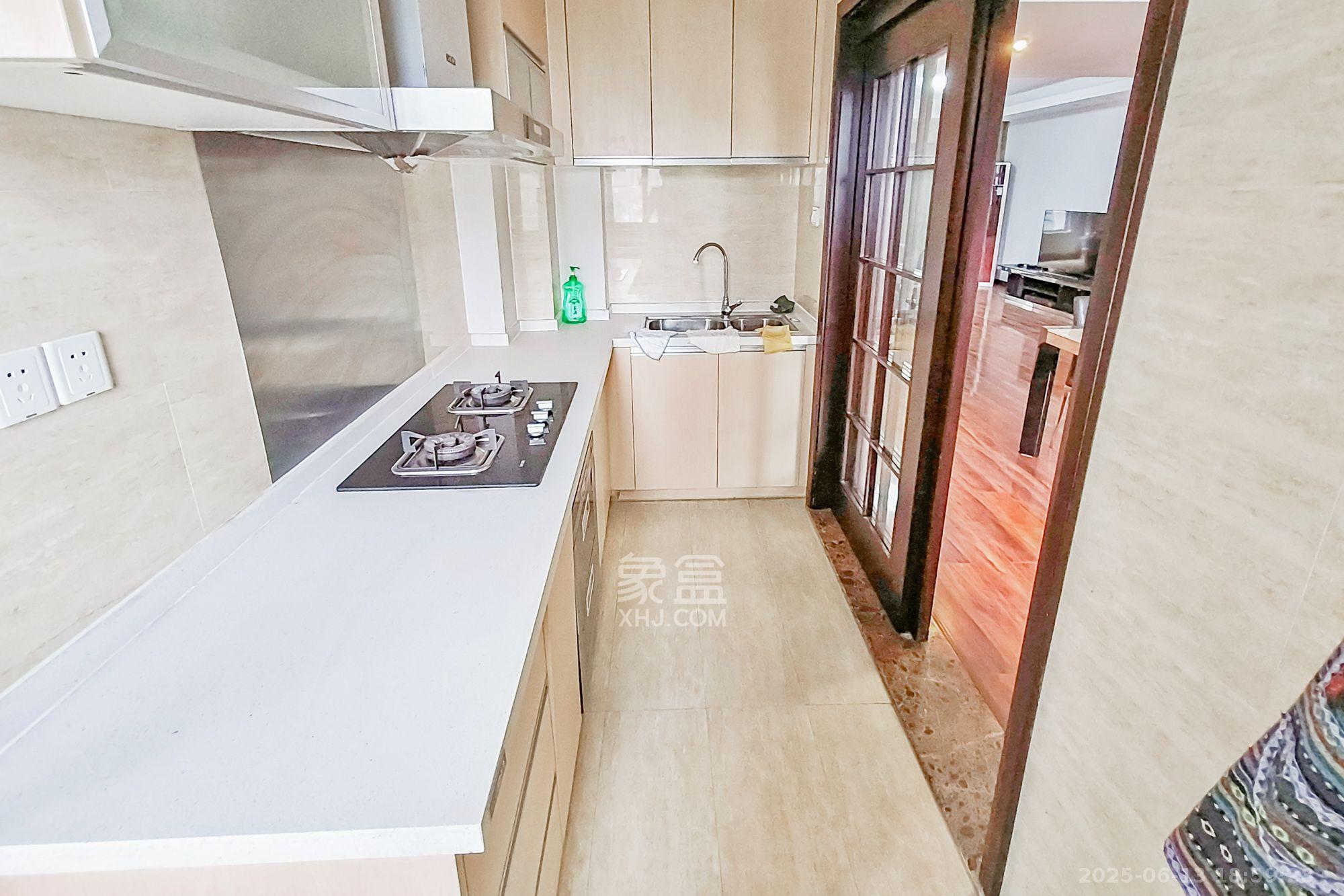 绿地中央广场 1室2厅1卫 4000.0元/月 绿地中央广场 1室2厅1卫 4000.0元/月室内图