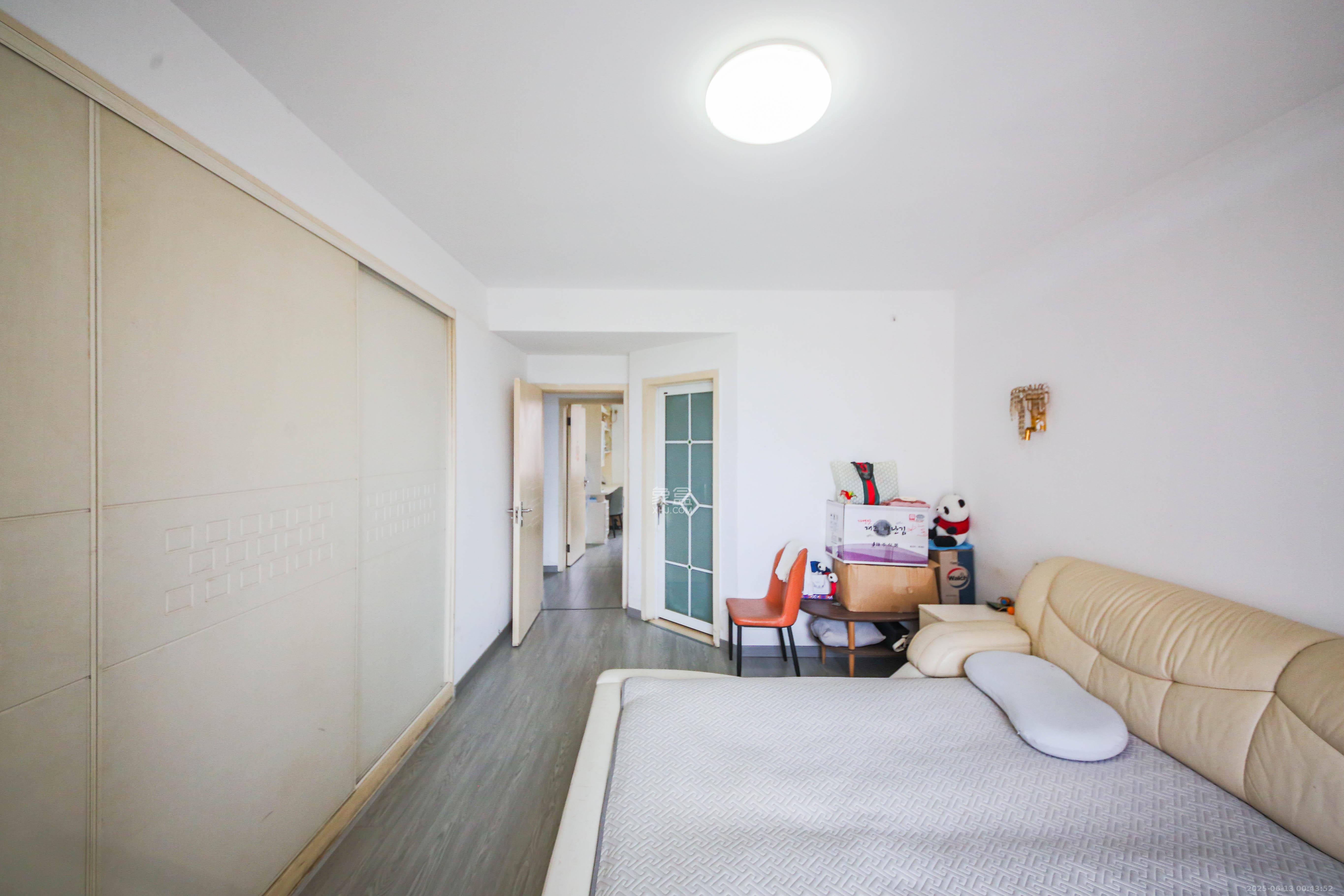 海利科院佳园  3室2厅2卫    96.0万卧室