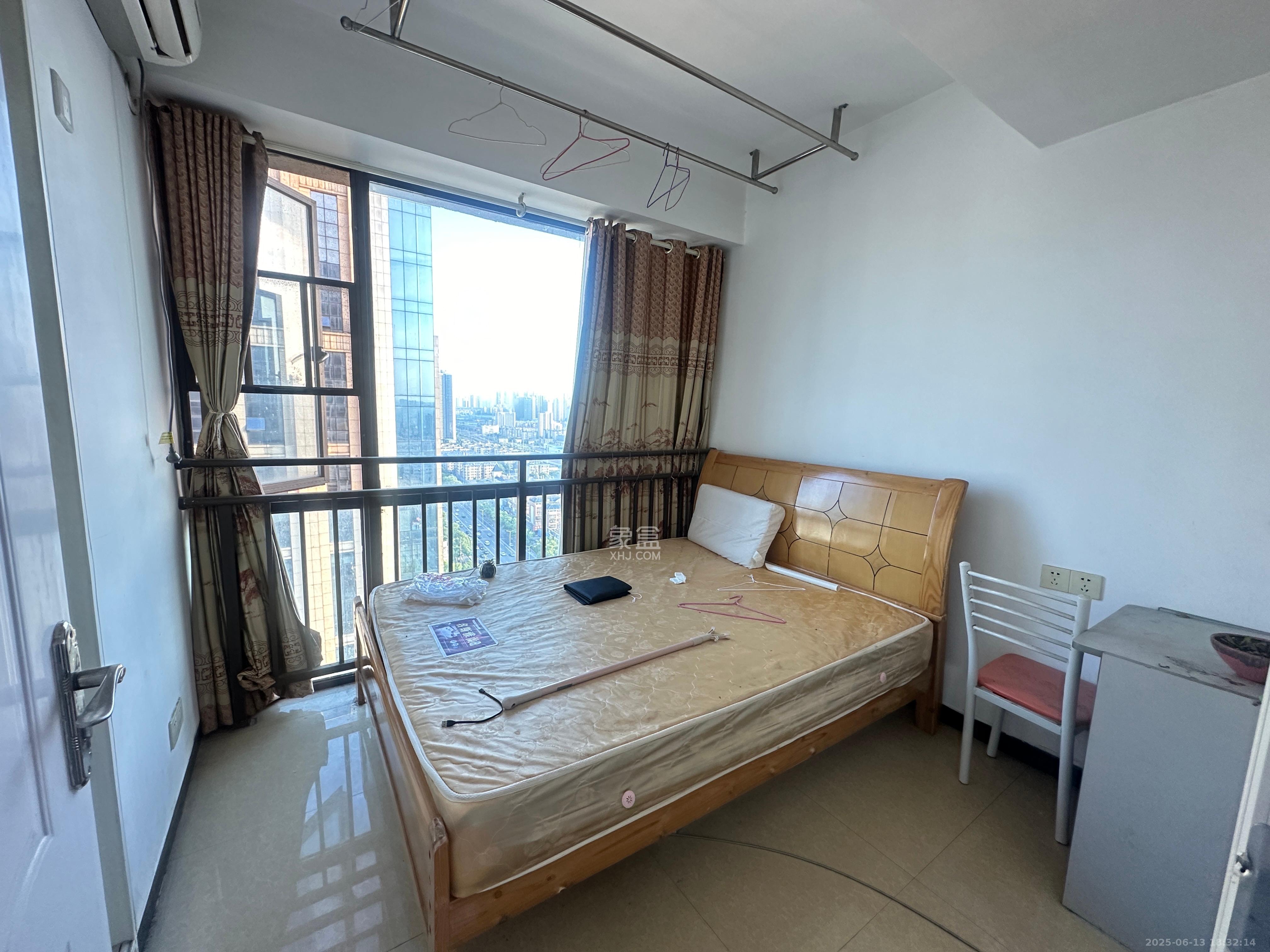 天下一家  3室1厅1卫   2300.00元/月室内图