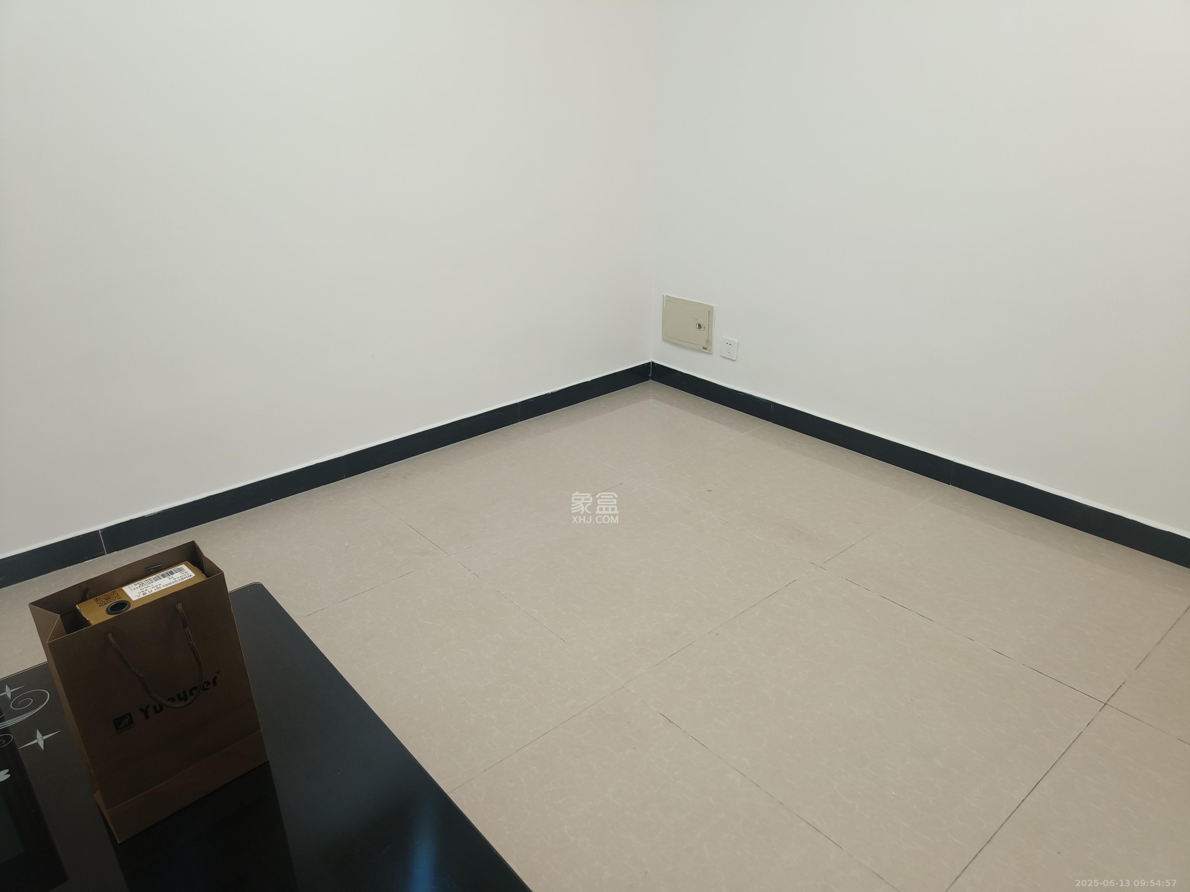 英祥春天 3室2厅1卫 2200.0元/月 英祥春天 3室2厅1卫 2200.0元/月室内图