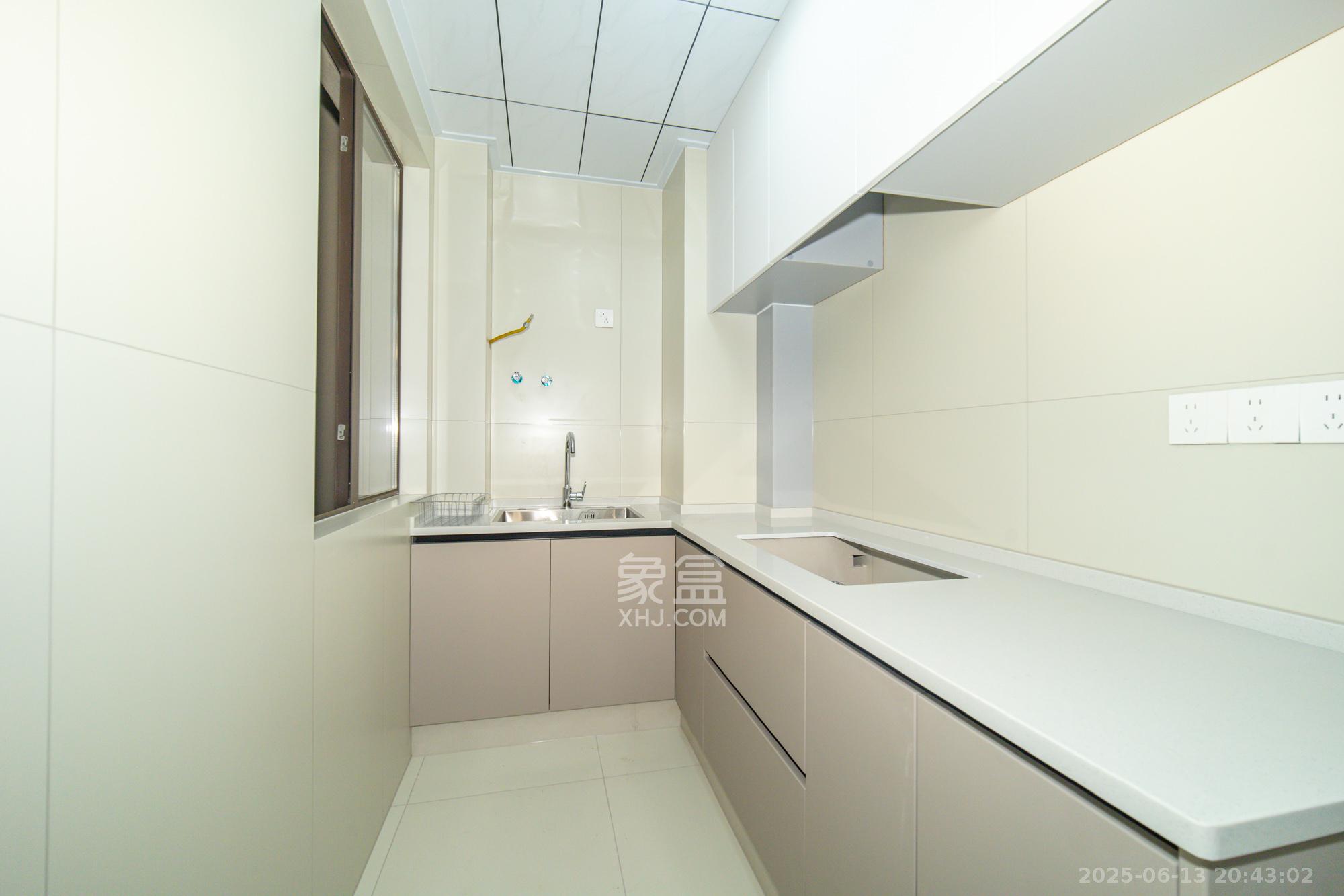 华润置地广场二期 3室2厅2卫 83.8万 华润置地广场二期 3室2厅2卫 83.8万厨房