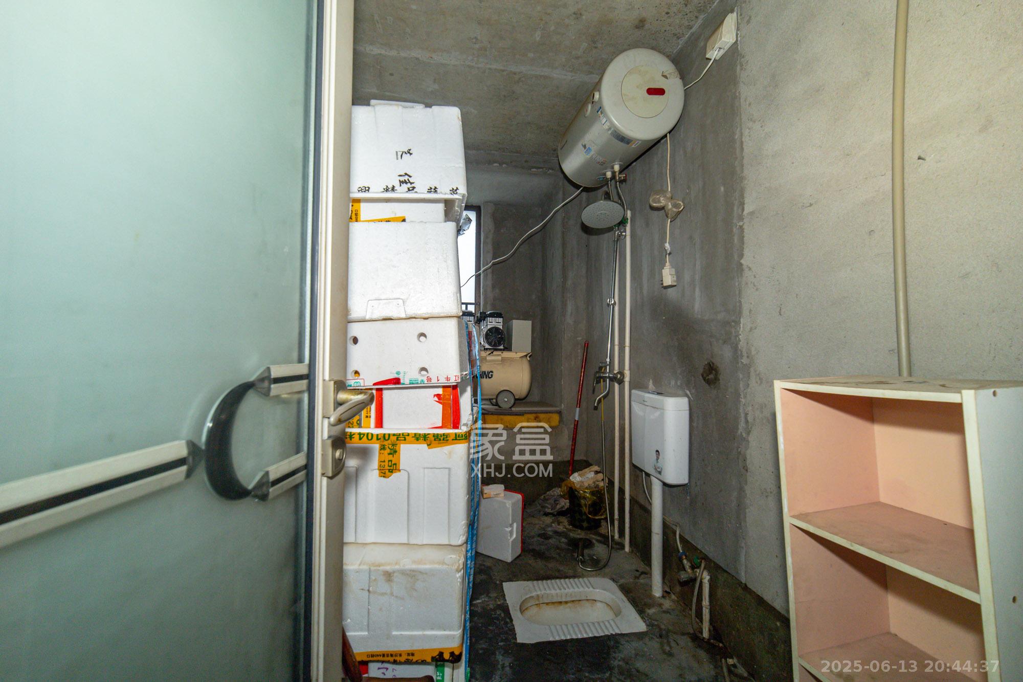 华润凤凰城三期 3室2厅2卫 86.0万 华润凤凰城三期 3室2厅2卫 86.0万卫生间