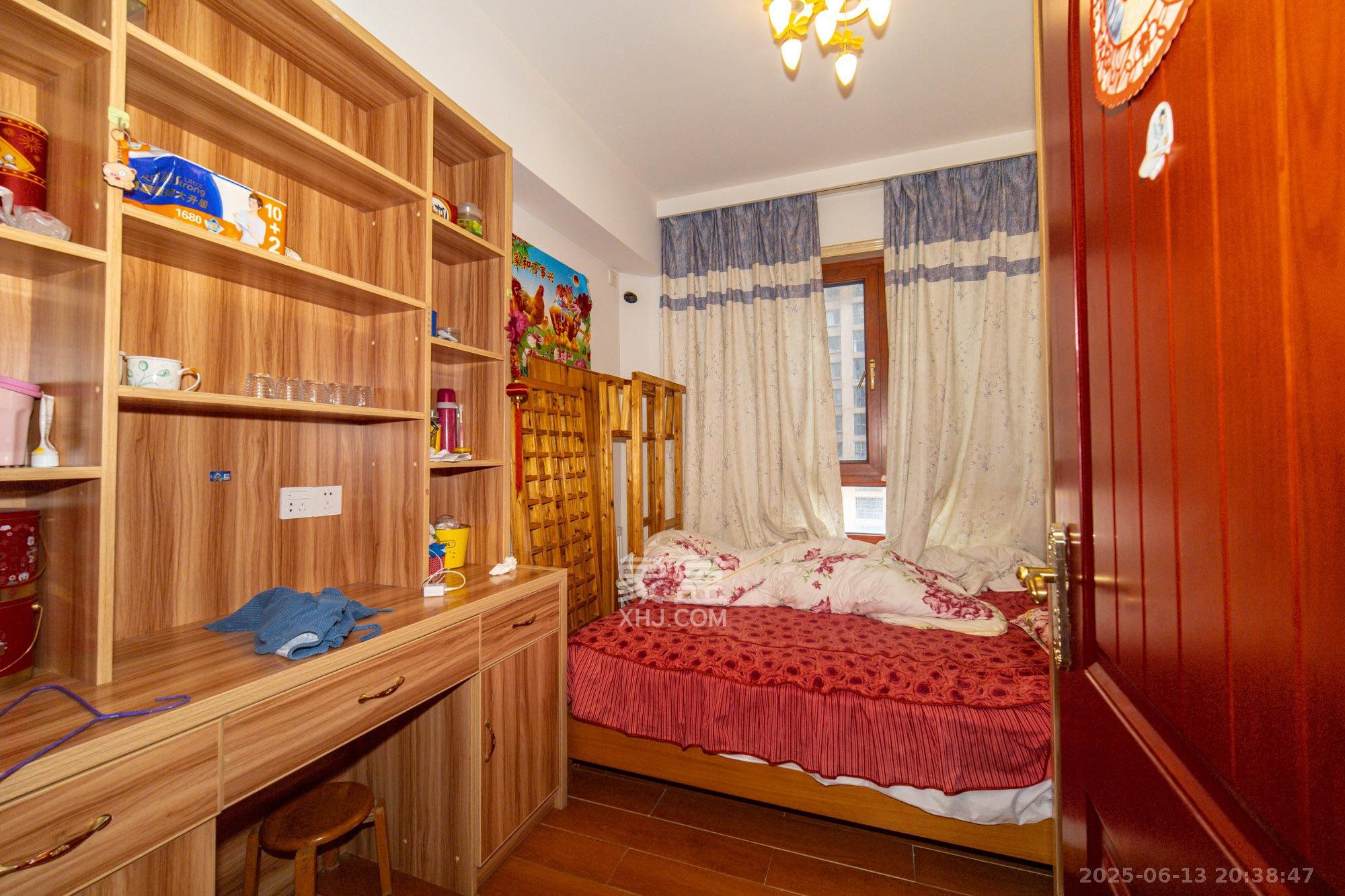 华润五彩城 3室2厅2卫 86.8万 华润五彩城 3室2厅2卫 86.8万卧室