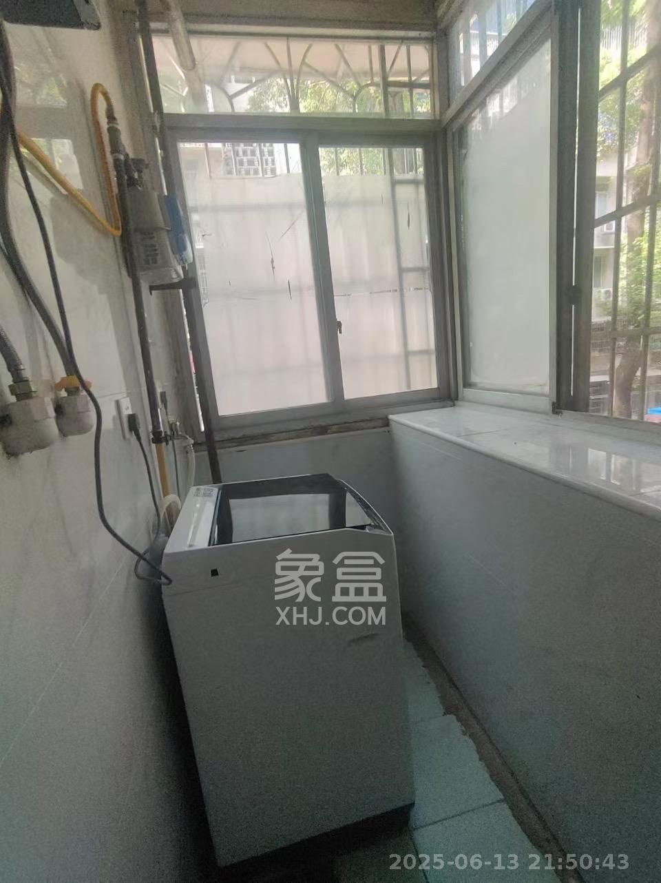 人民新村  3室1厅1卫    2600.0元/月室内图