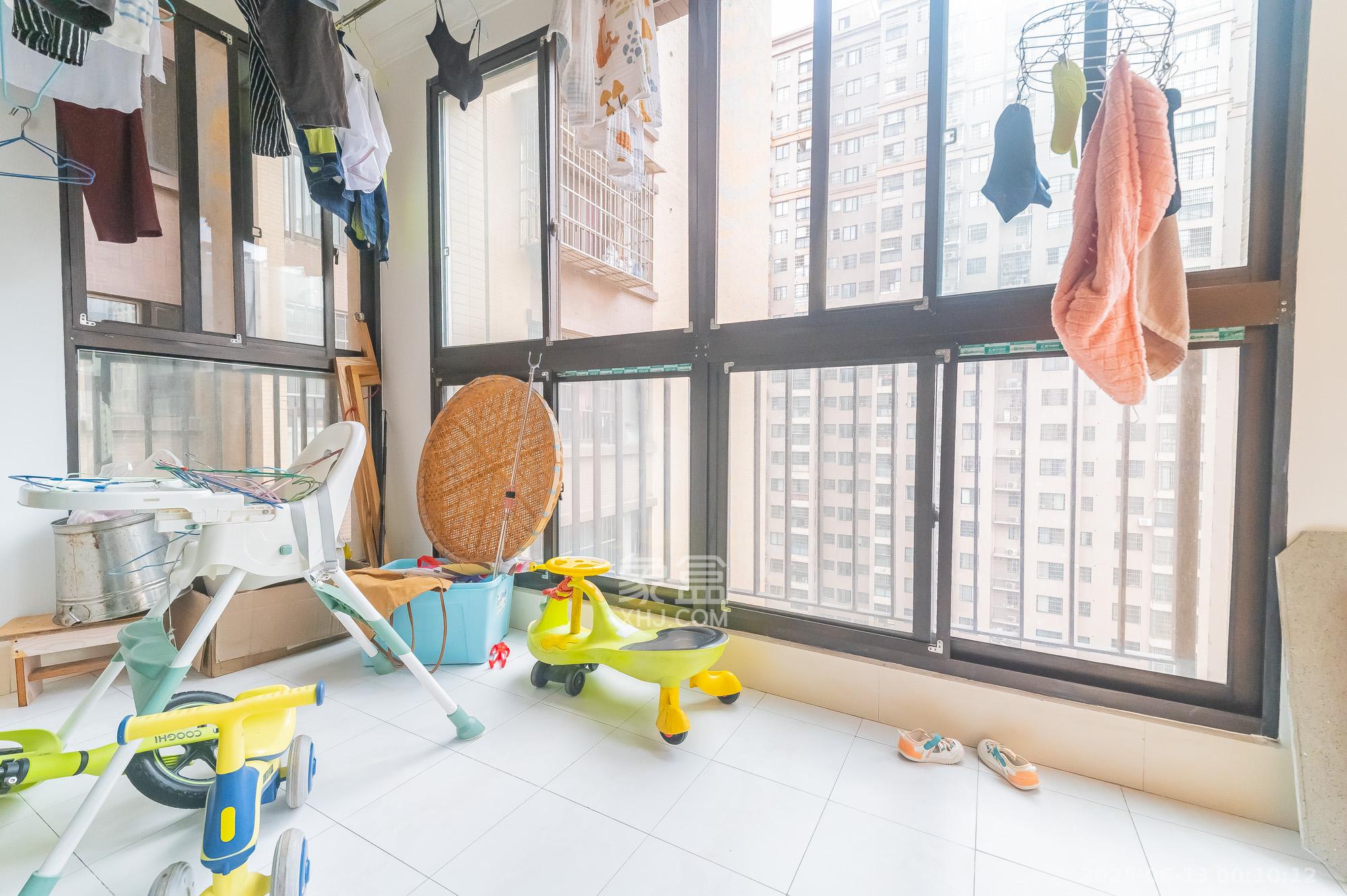 华润凤凰城三期  3室2厅2卫    100.0万 华润凤凰城三期  3室2厅2卫    100.0万阳台