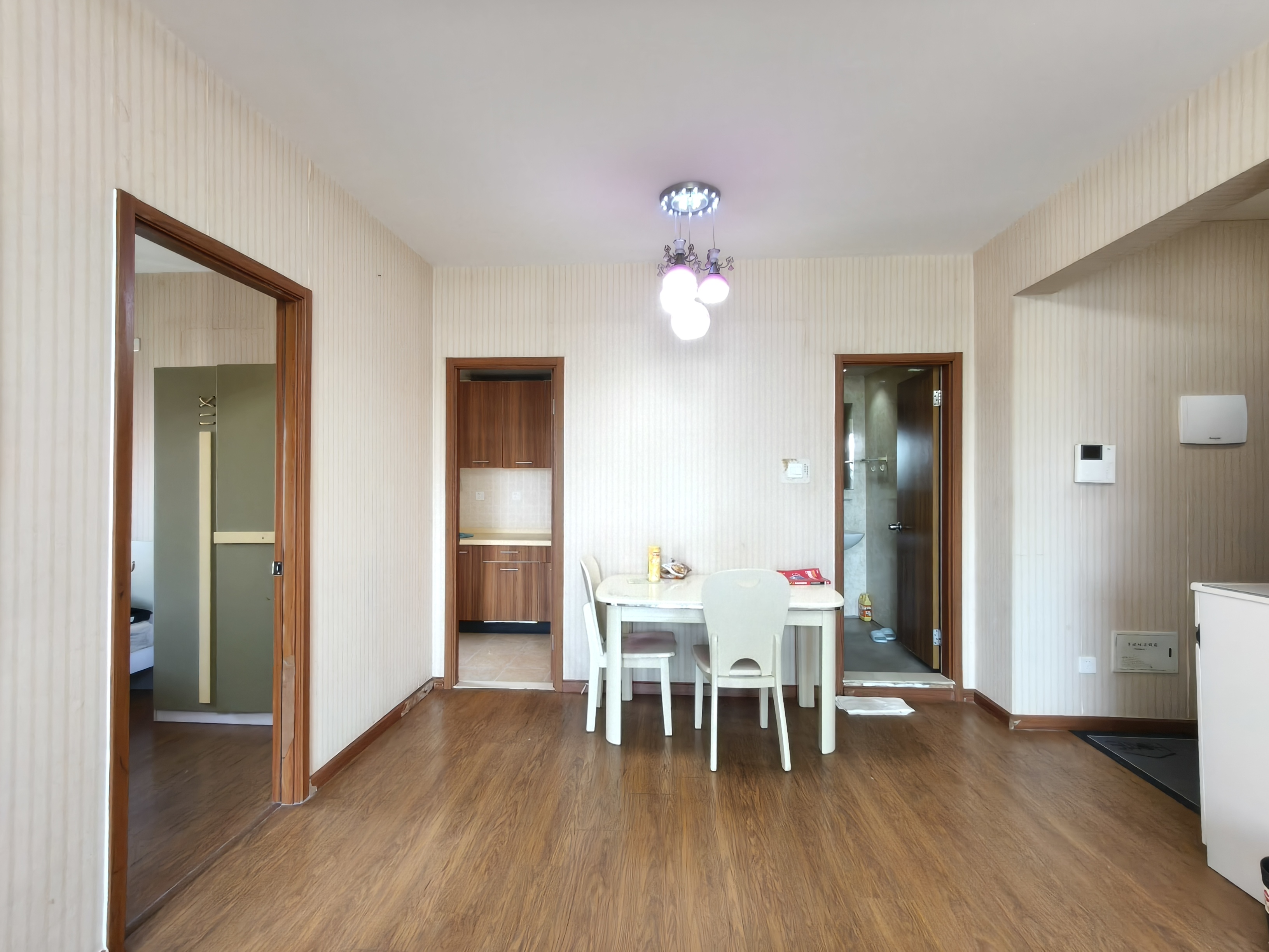 蓝色港湾 2室2厅1卫 1300.0元/月 蓝色港湾 2室2厅1卫 1300.0元/月室内图