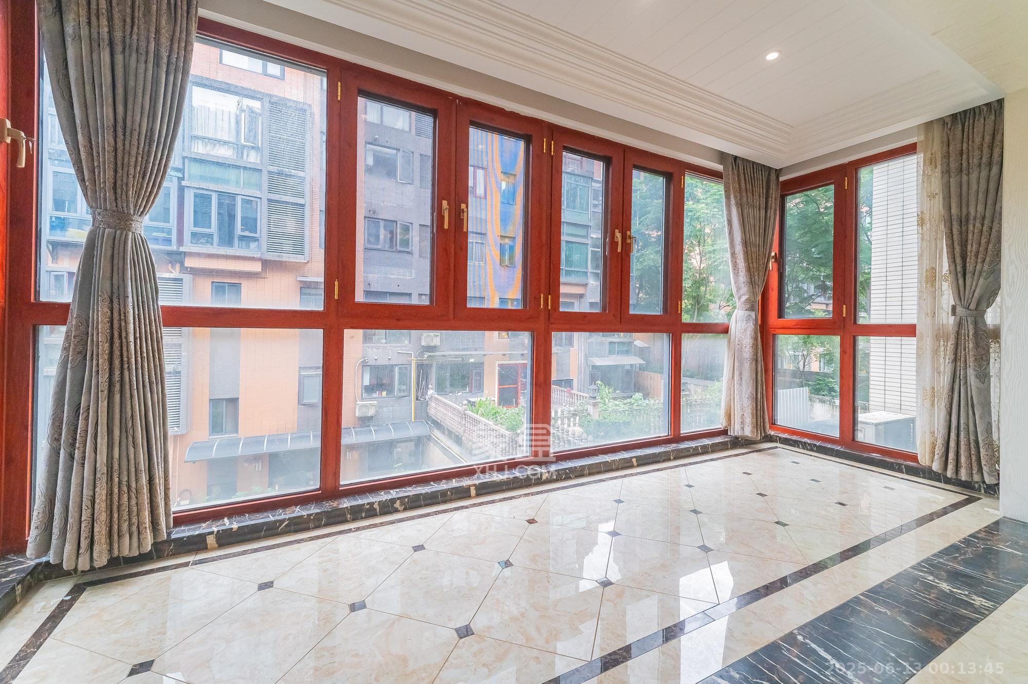 海伦春天  5室3厅4卫    208.0万 海伦春天  5室3厅4卫    208.0万阳台