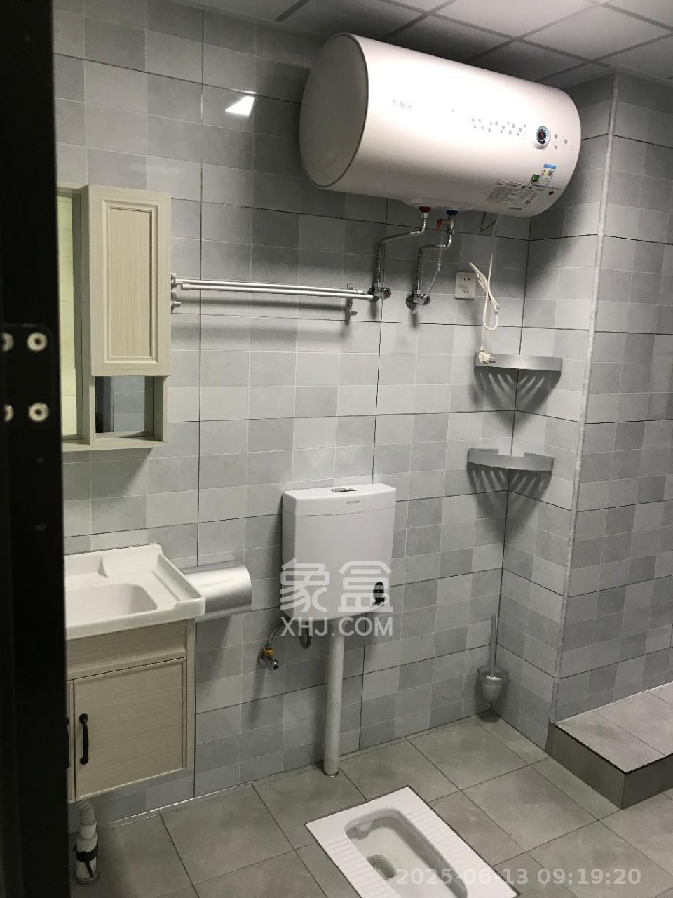 中建芙蓉嘉苑  1室2厅1卫   1200.00元/月室内图
