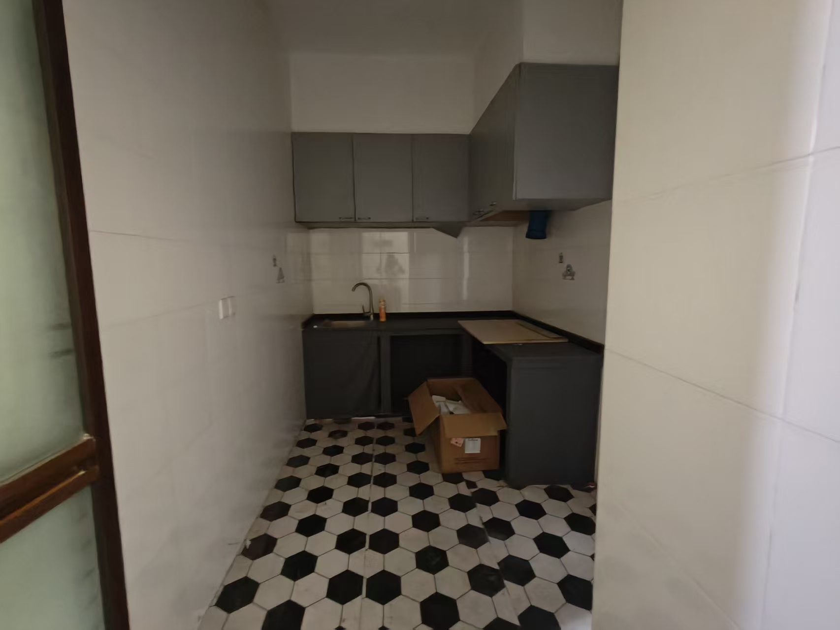 诚田大厦 3室2厅1卫 2500.0元/月 诚田大厦 3室2厅1卫 2500.0元/月室内图